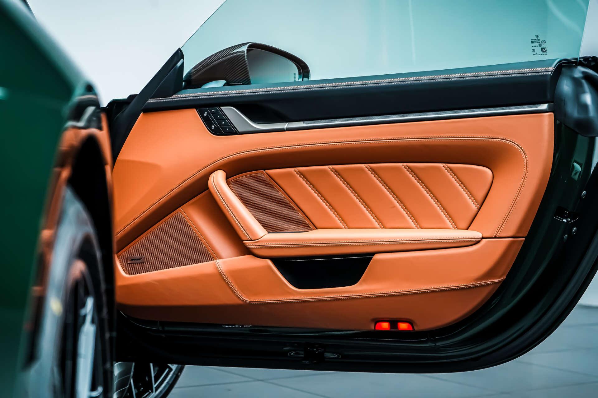 Porsche 911 view 10