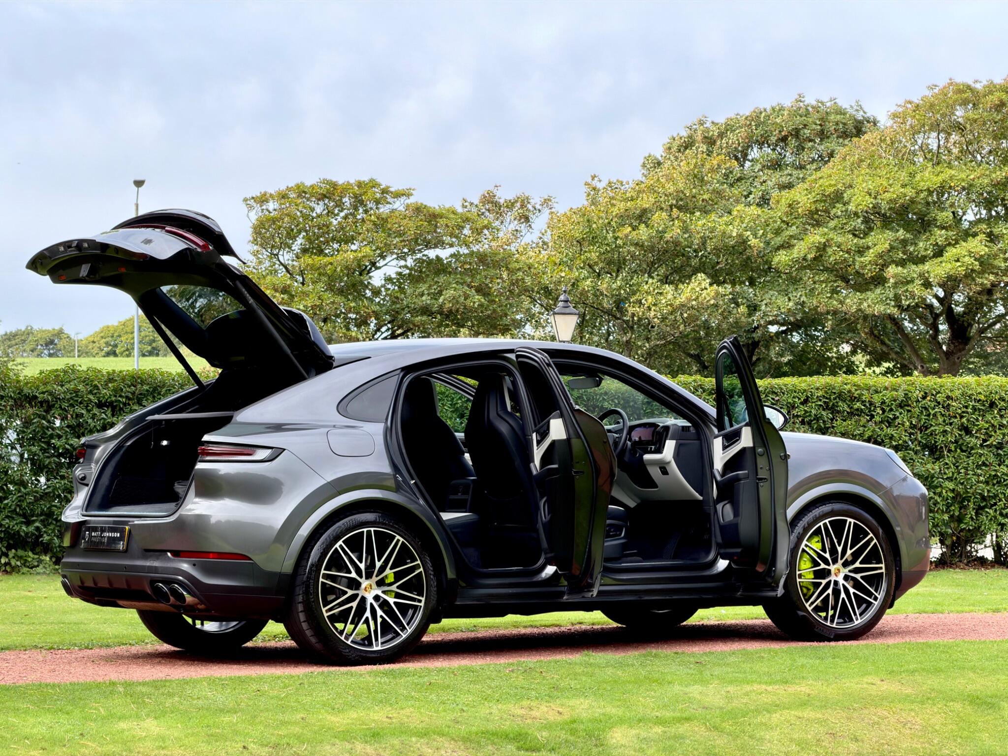Porsche Cayenne view 16