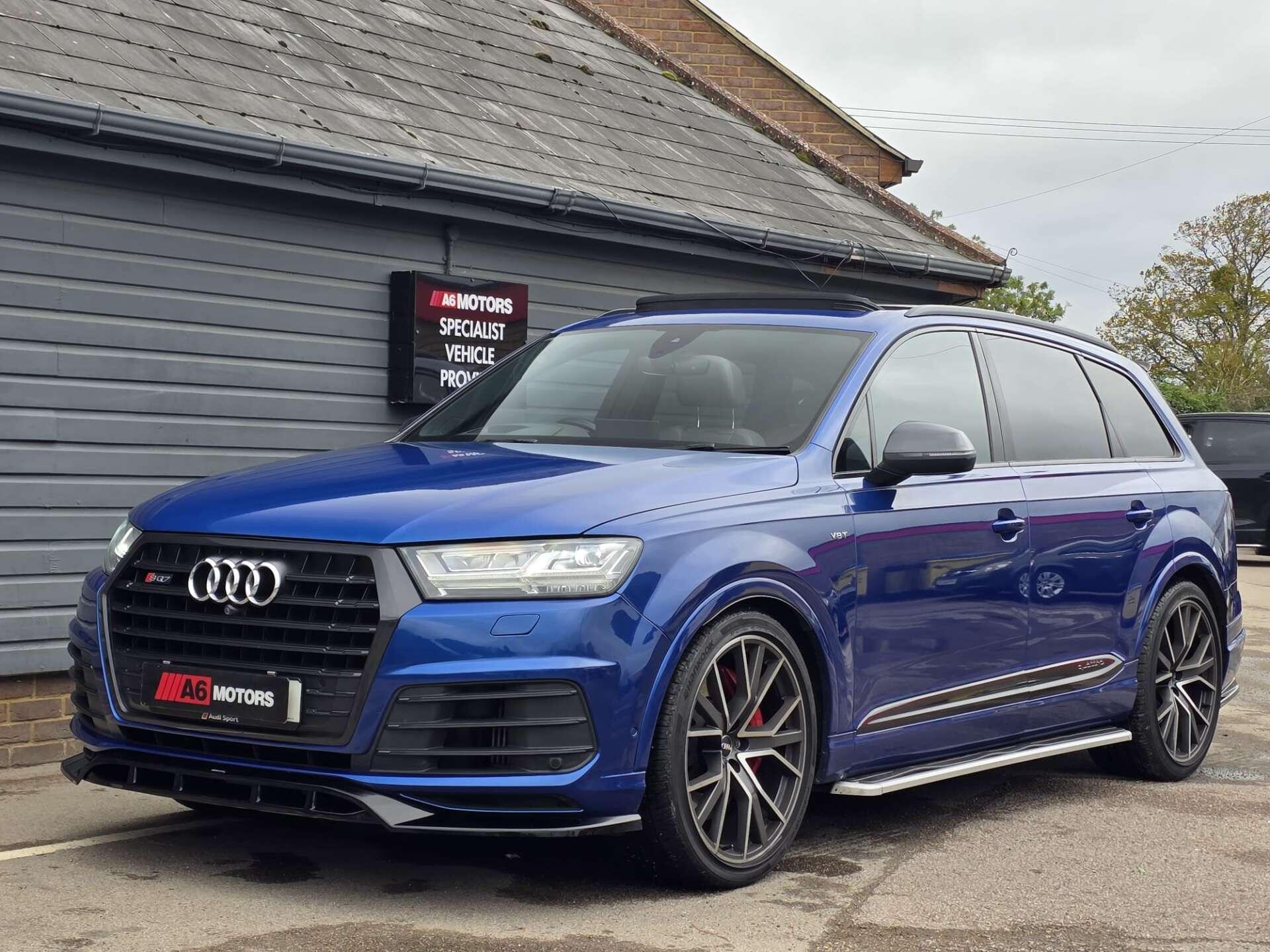 Audi SQ7 view 8