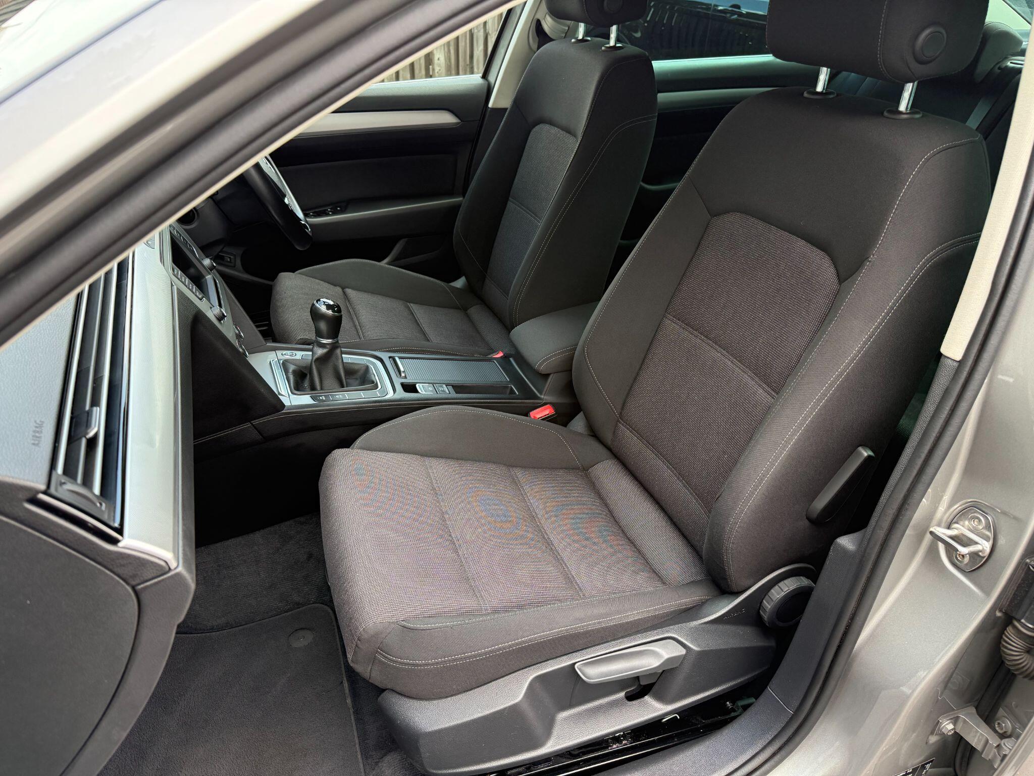 Volkswagen Passat view 20