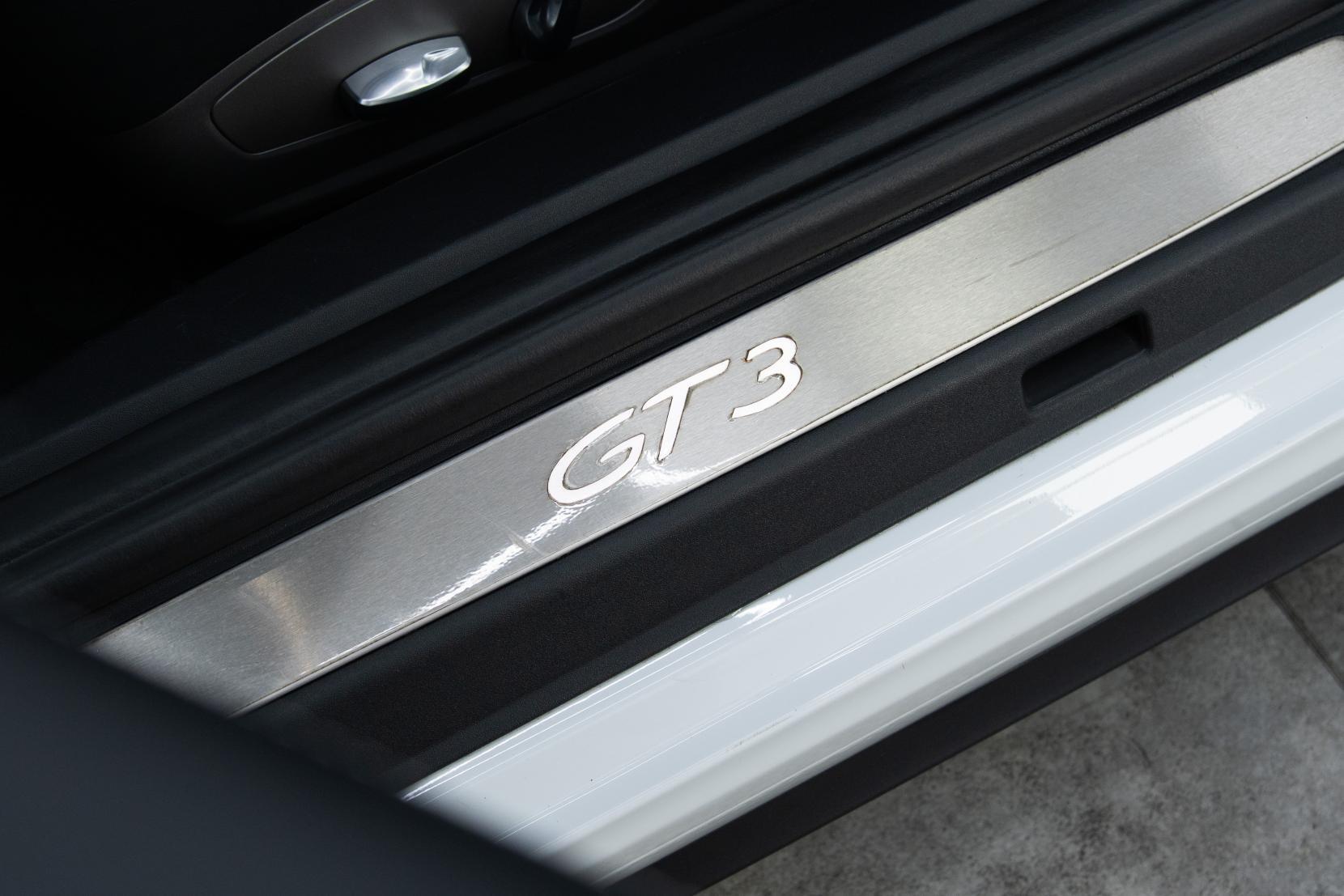 Porsche 911 view 23