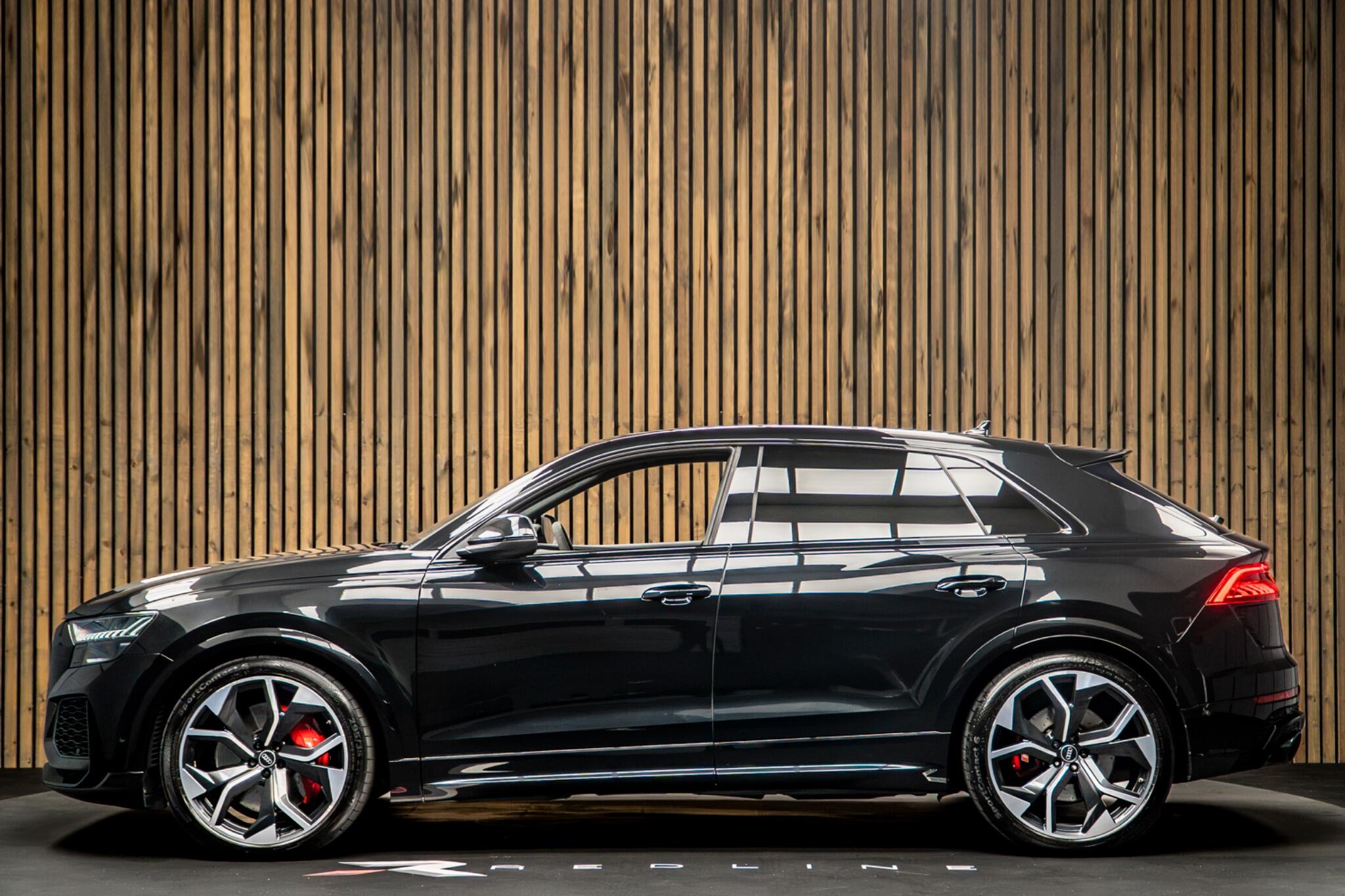 Audi RS Q8 view 7