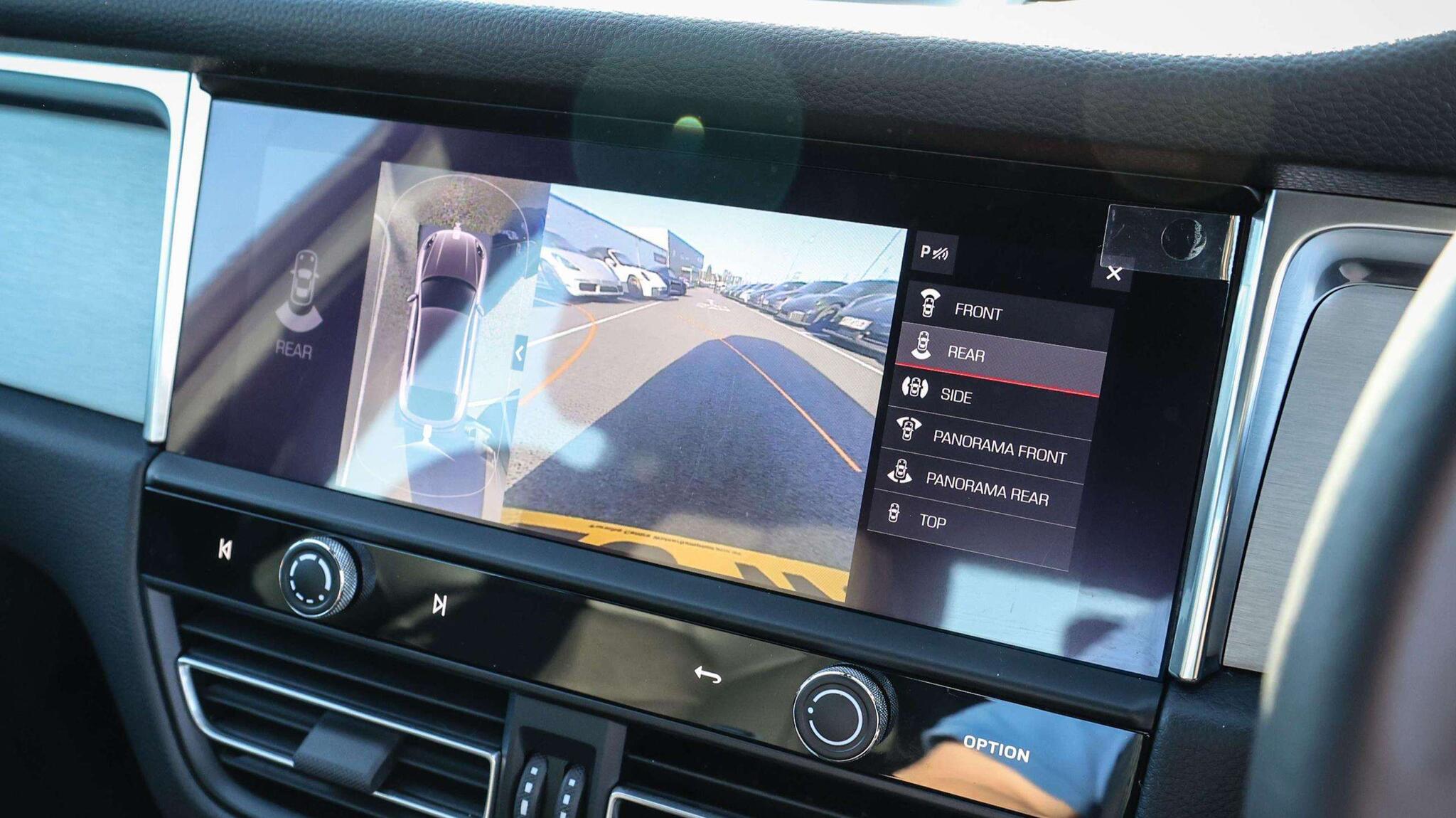 Porsche Macan view 20