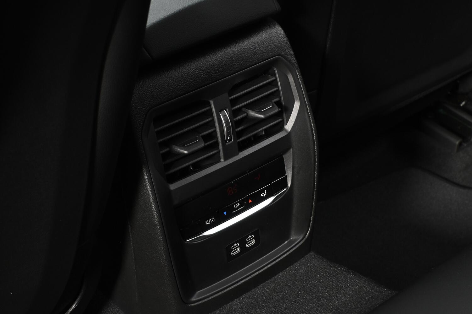 BMW 3 Series view 32