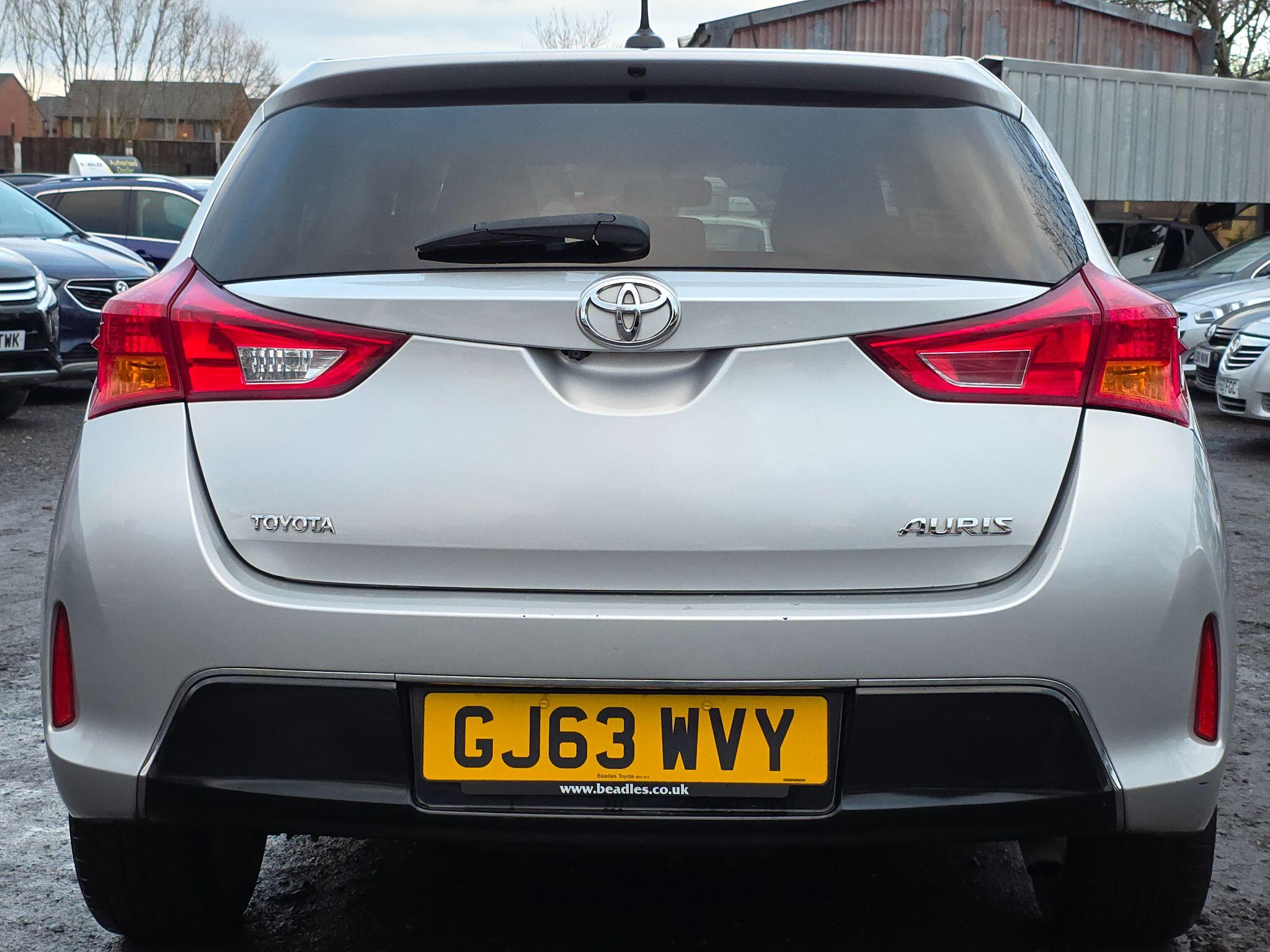 2013 Toyota Auris image 12