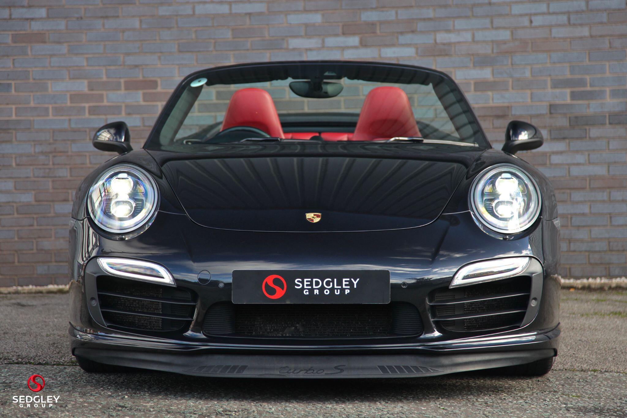 Porsche 911 view 5