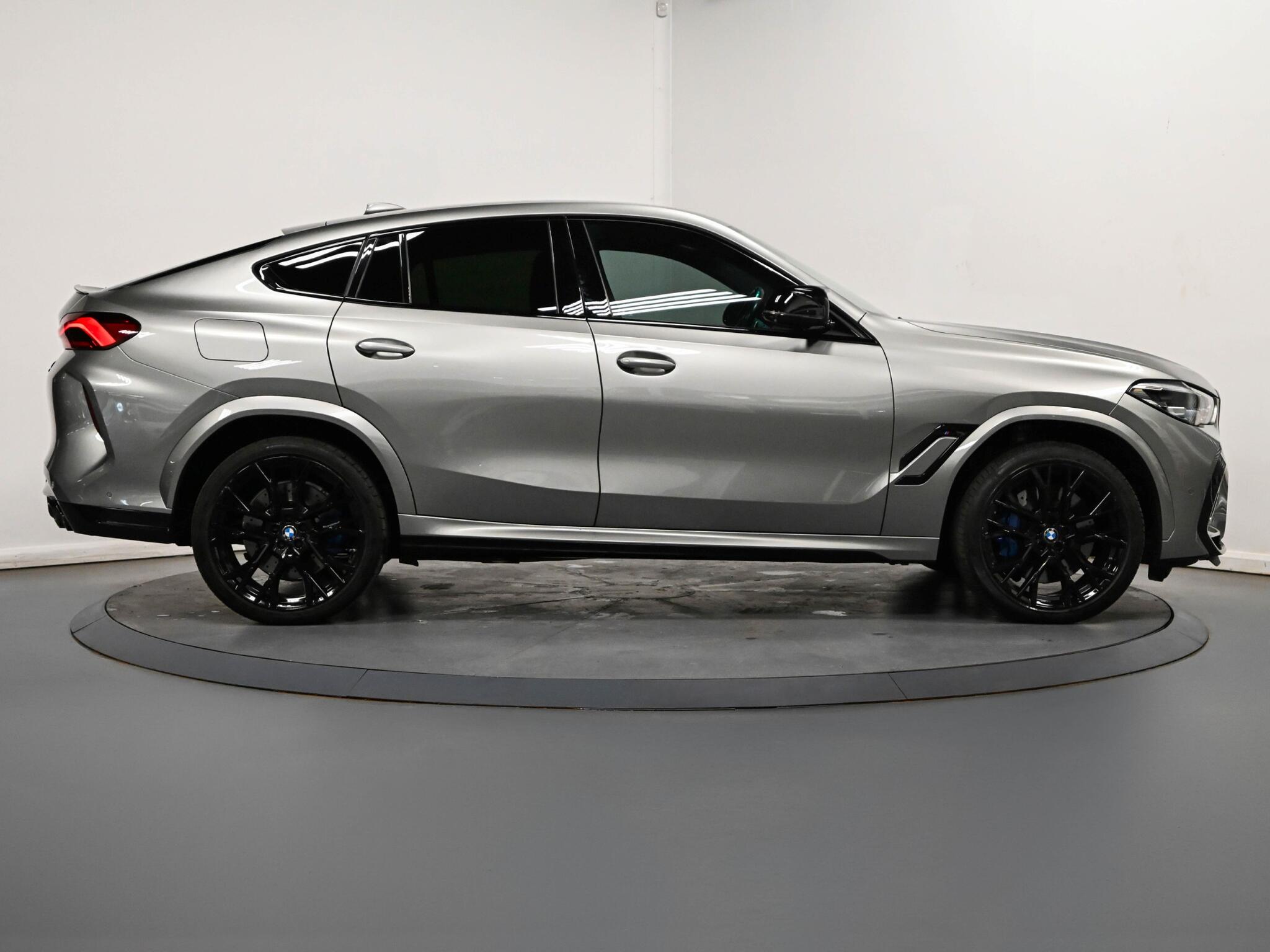 BMW X6 M view 21