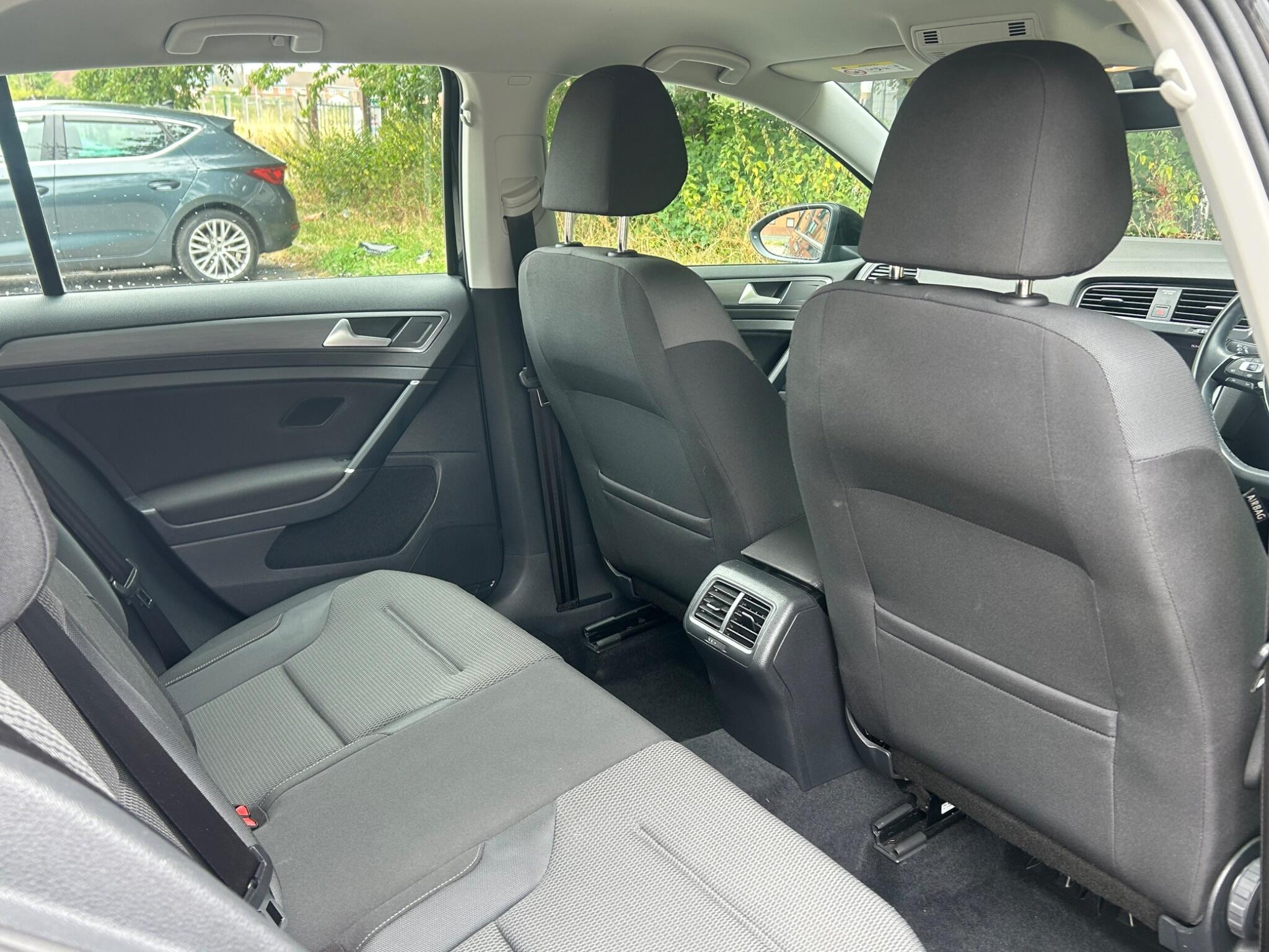 Volkswagen Golf view 26