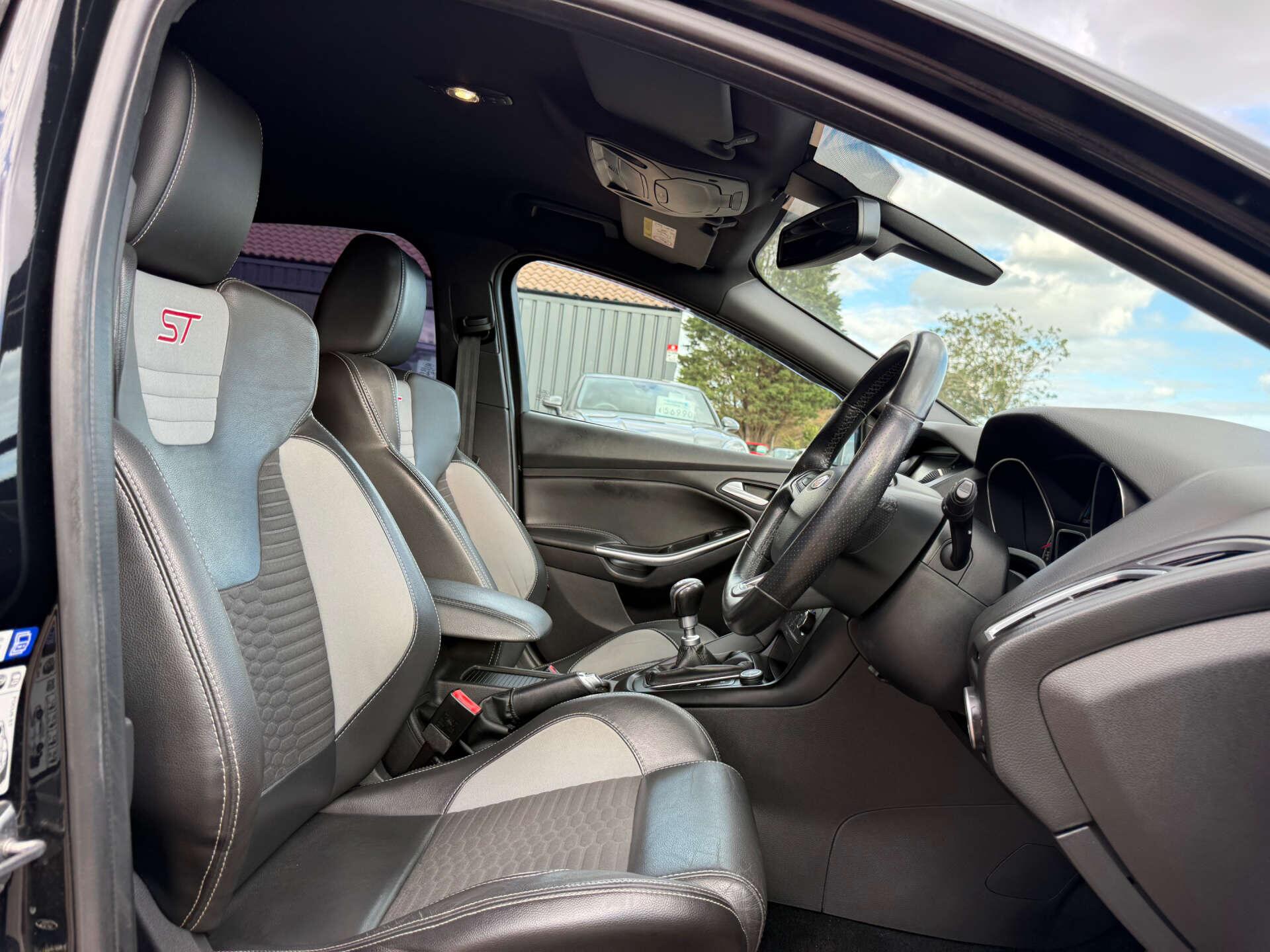 Ford Focus view 36