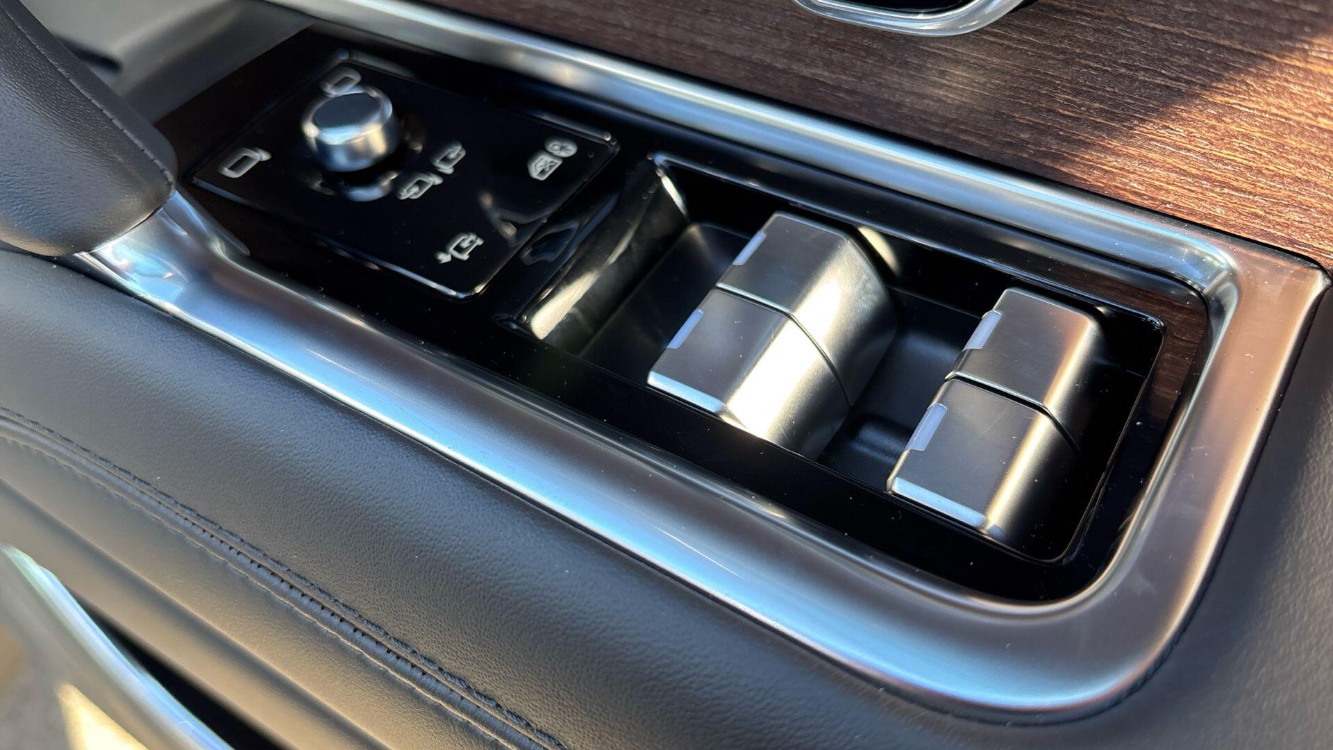 Land Rover Range Rover view 52