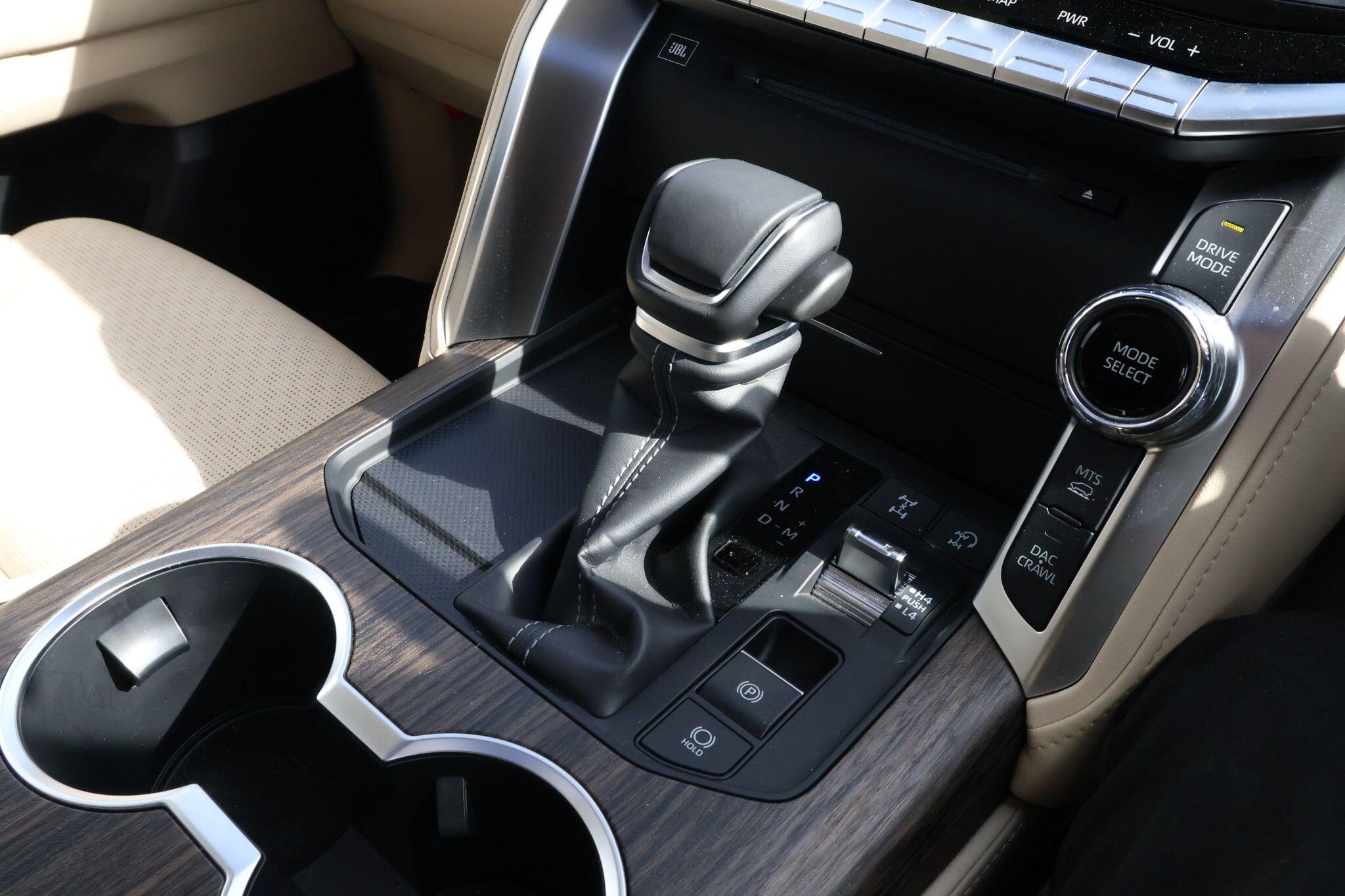 Toyota Land Cruiser view 11