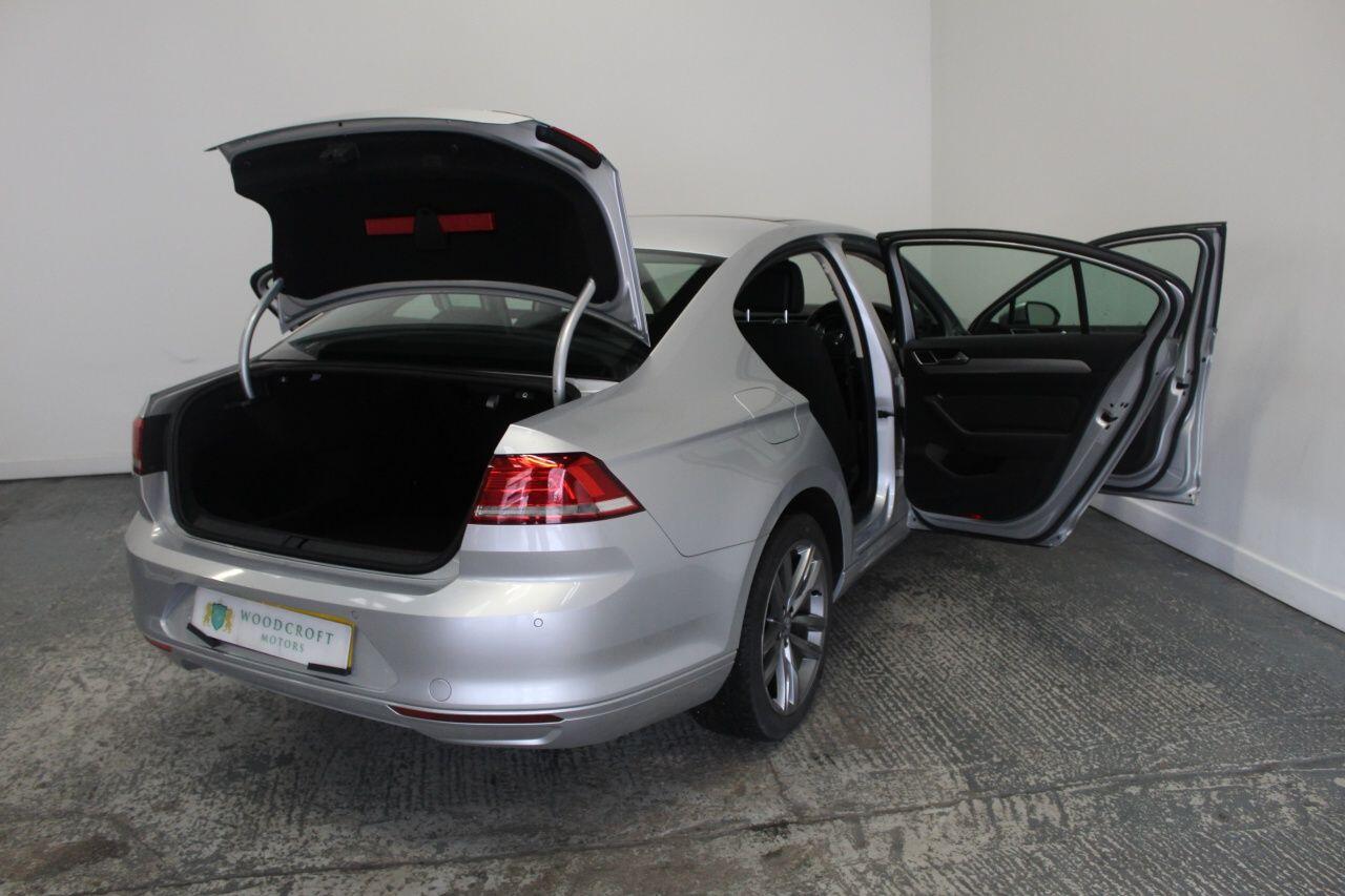 Volkswagen Passat view 22
