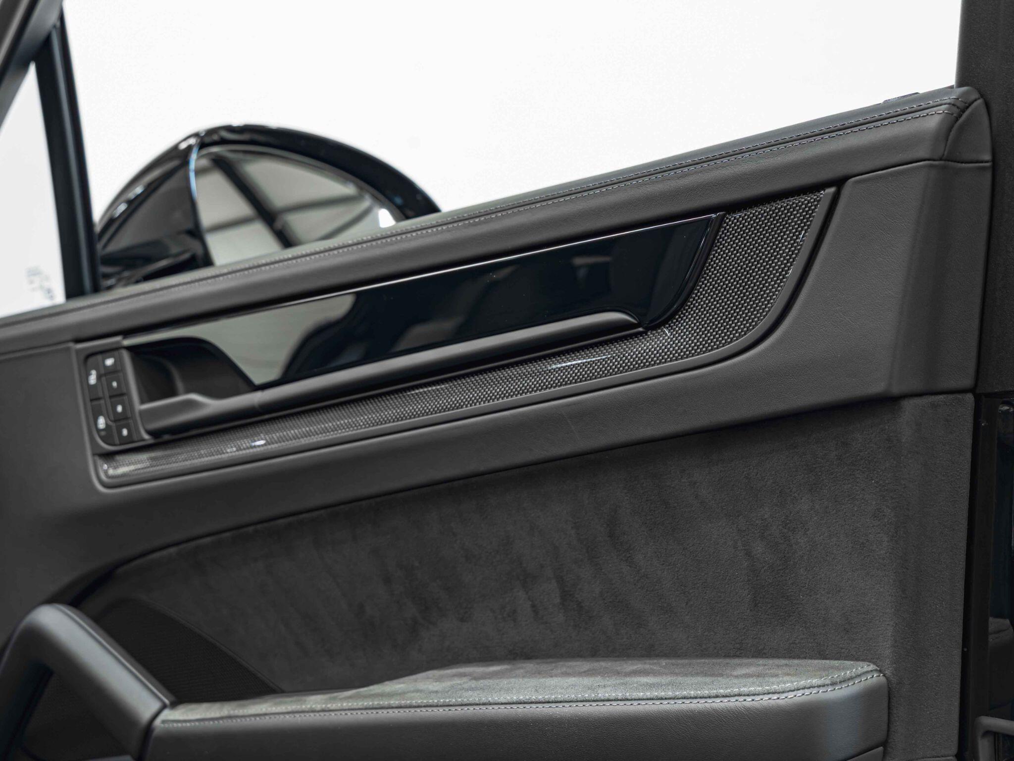 Porsche Cayenne view 28