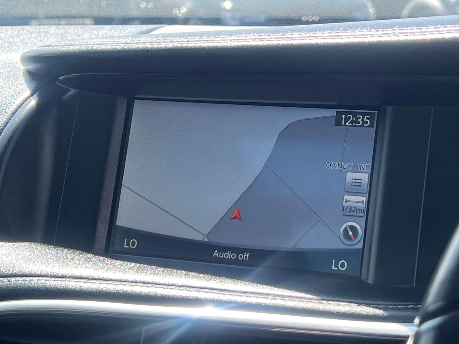 Infiniti Q30 view 28