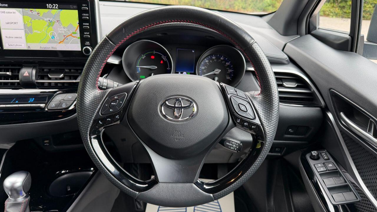 Toyota C-HR view 16