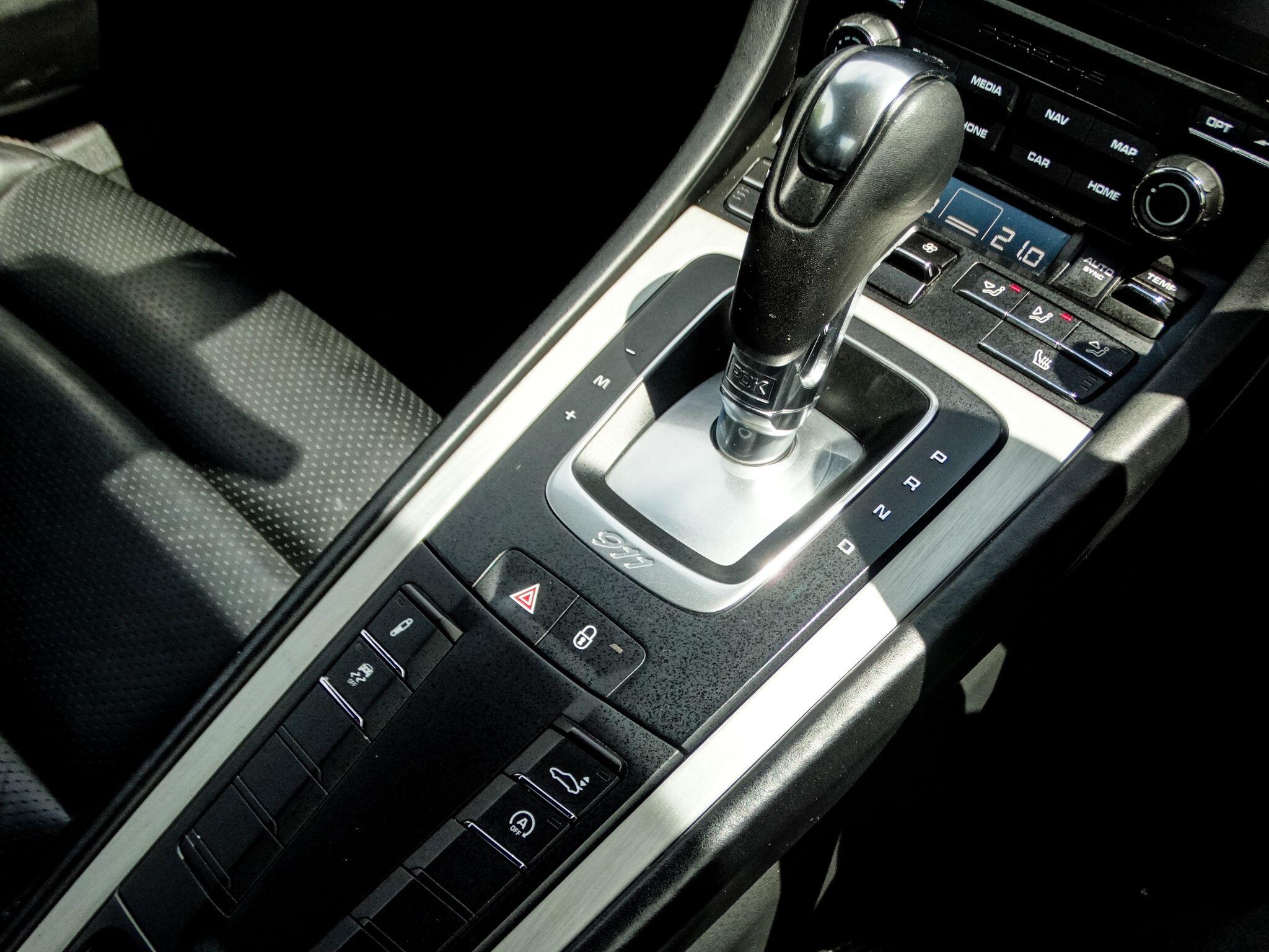 Porsche 911 view 31