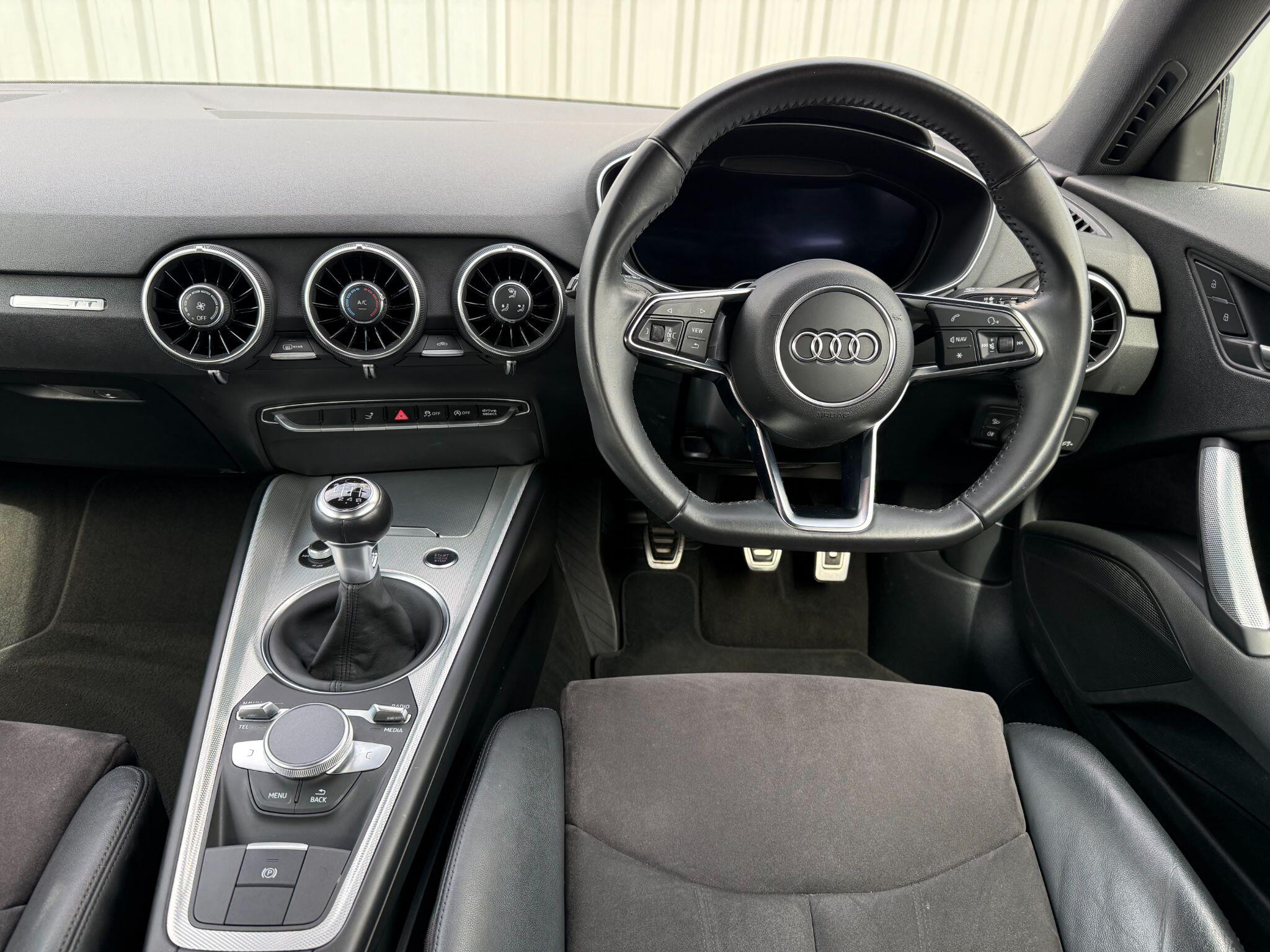 Audi TT view 23