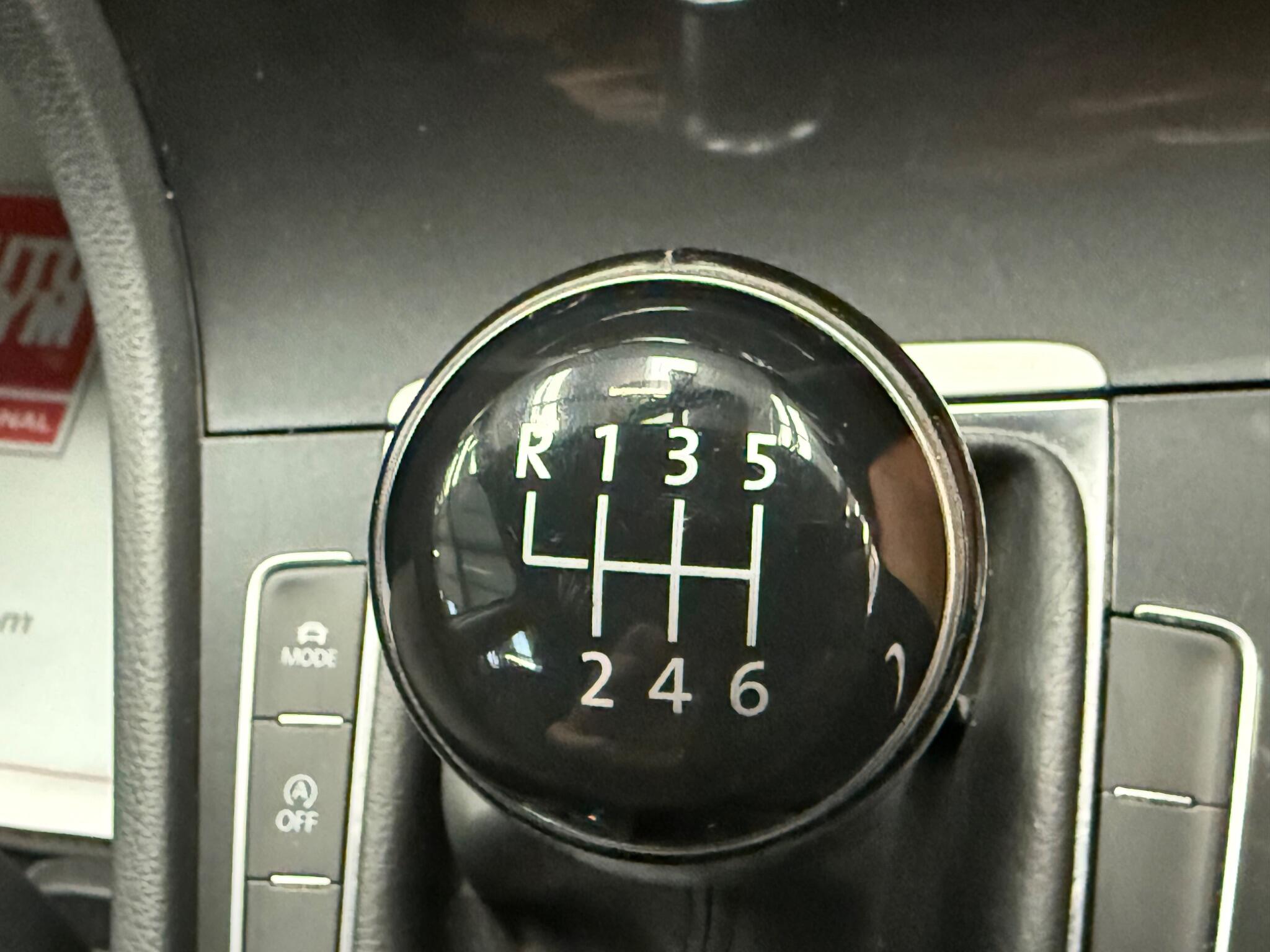 Volkswagen Golf view 24