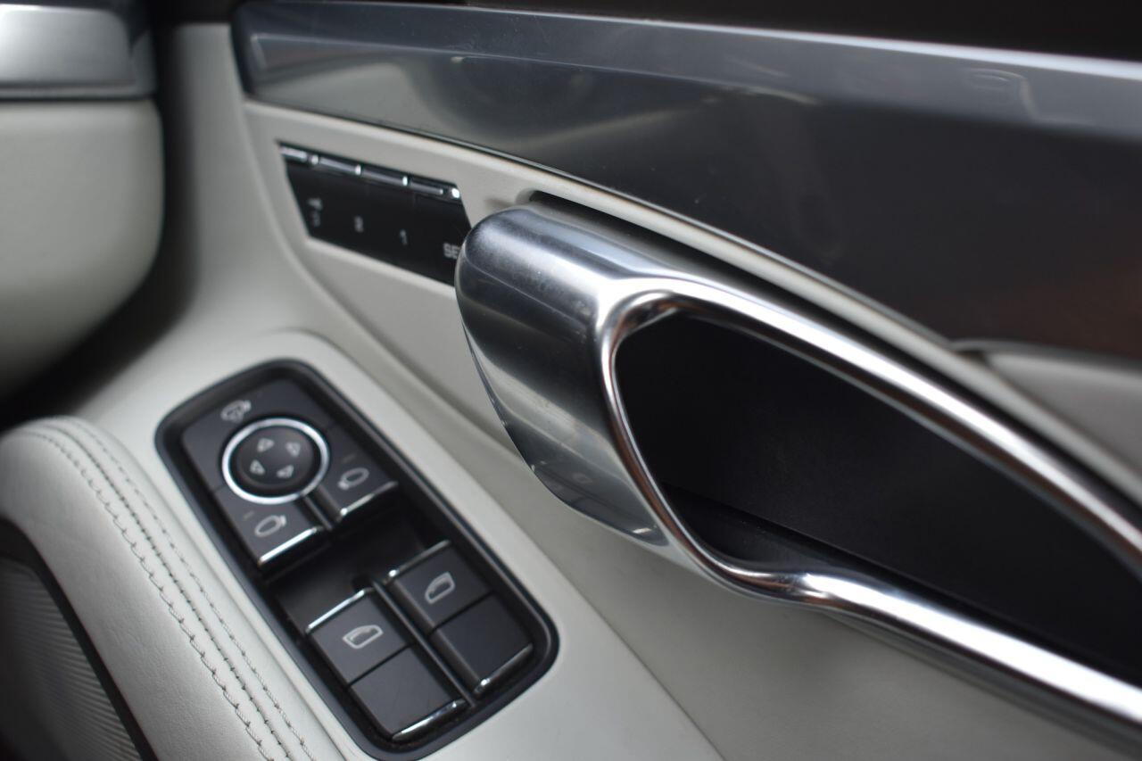 Porsche 911 view 28