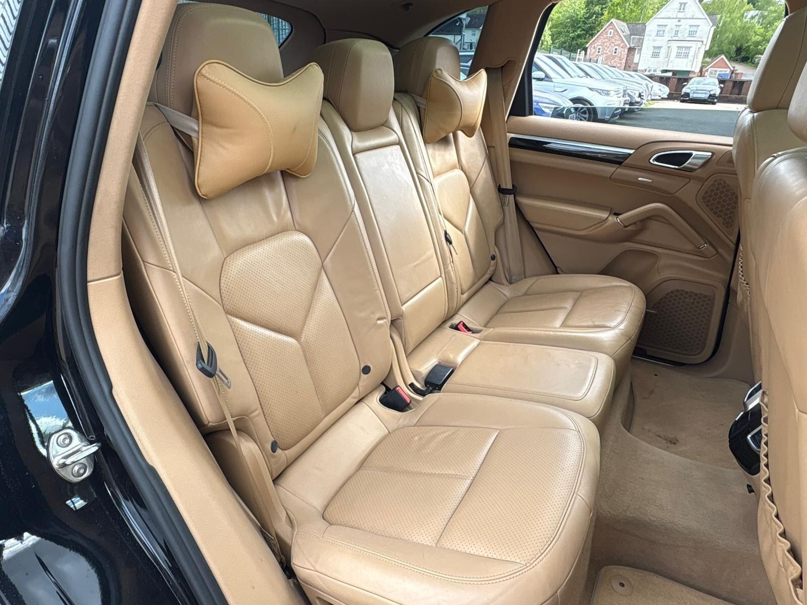Porsche Cayenne view 14
