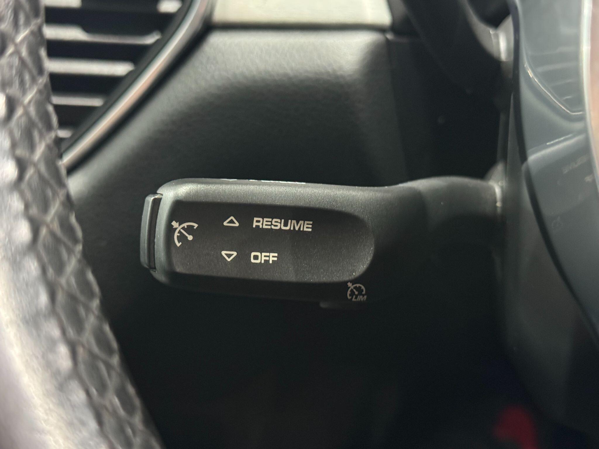 Porsche Macan view 53