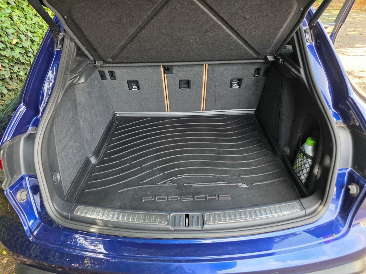 Porsche Macan view 26