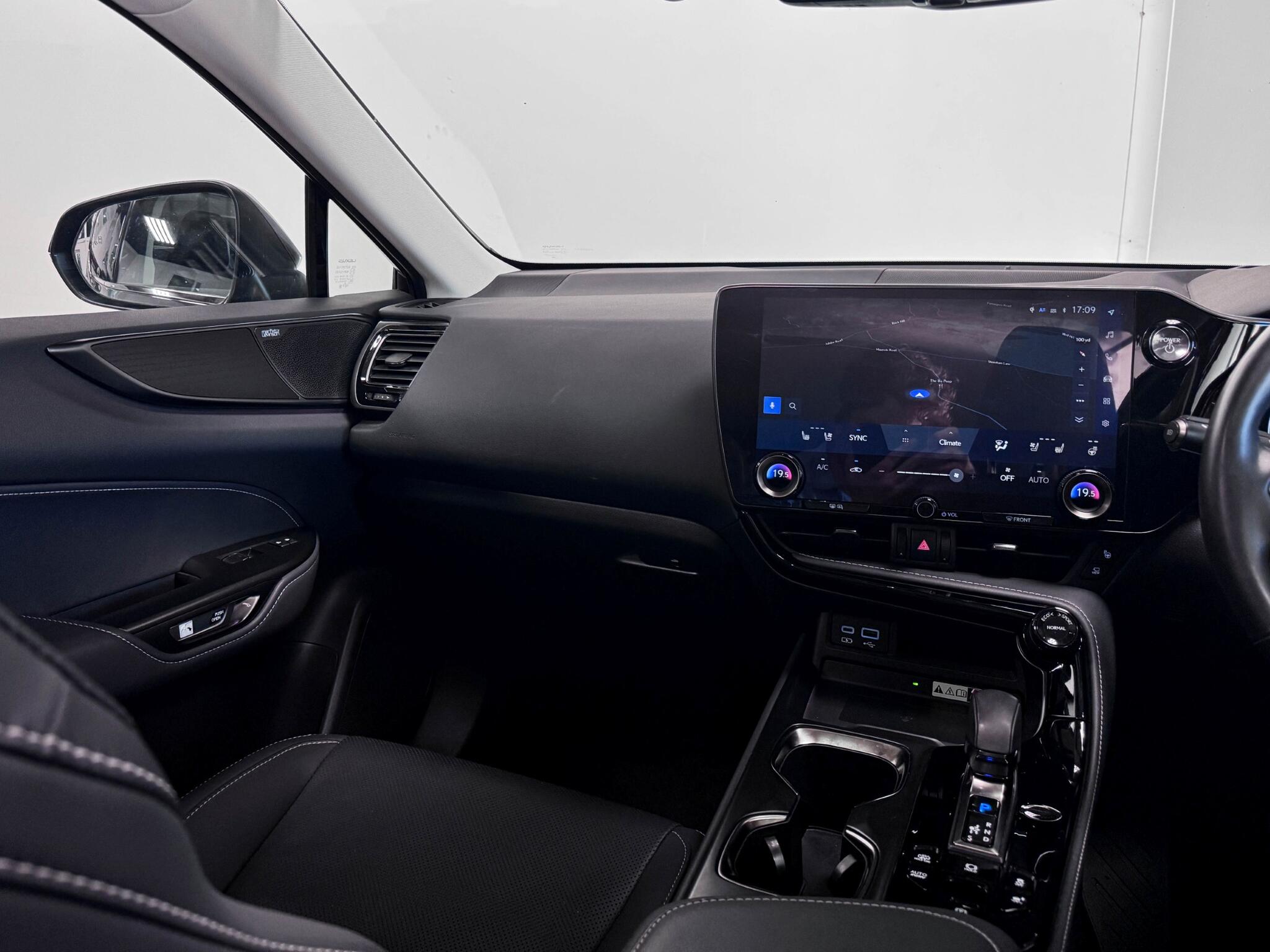 Lexus NX view 14
