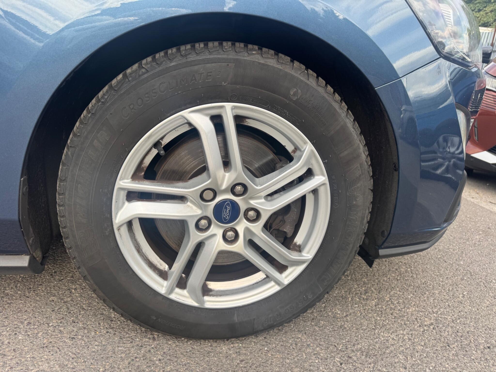 Ford Focus view 26