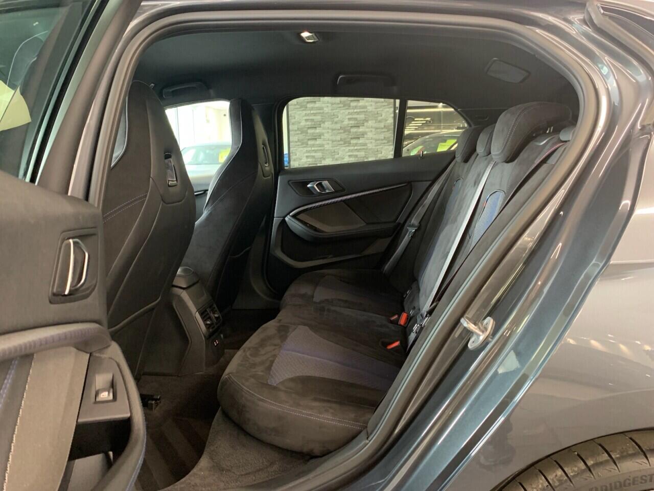 BMW 1 Series view 27