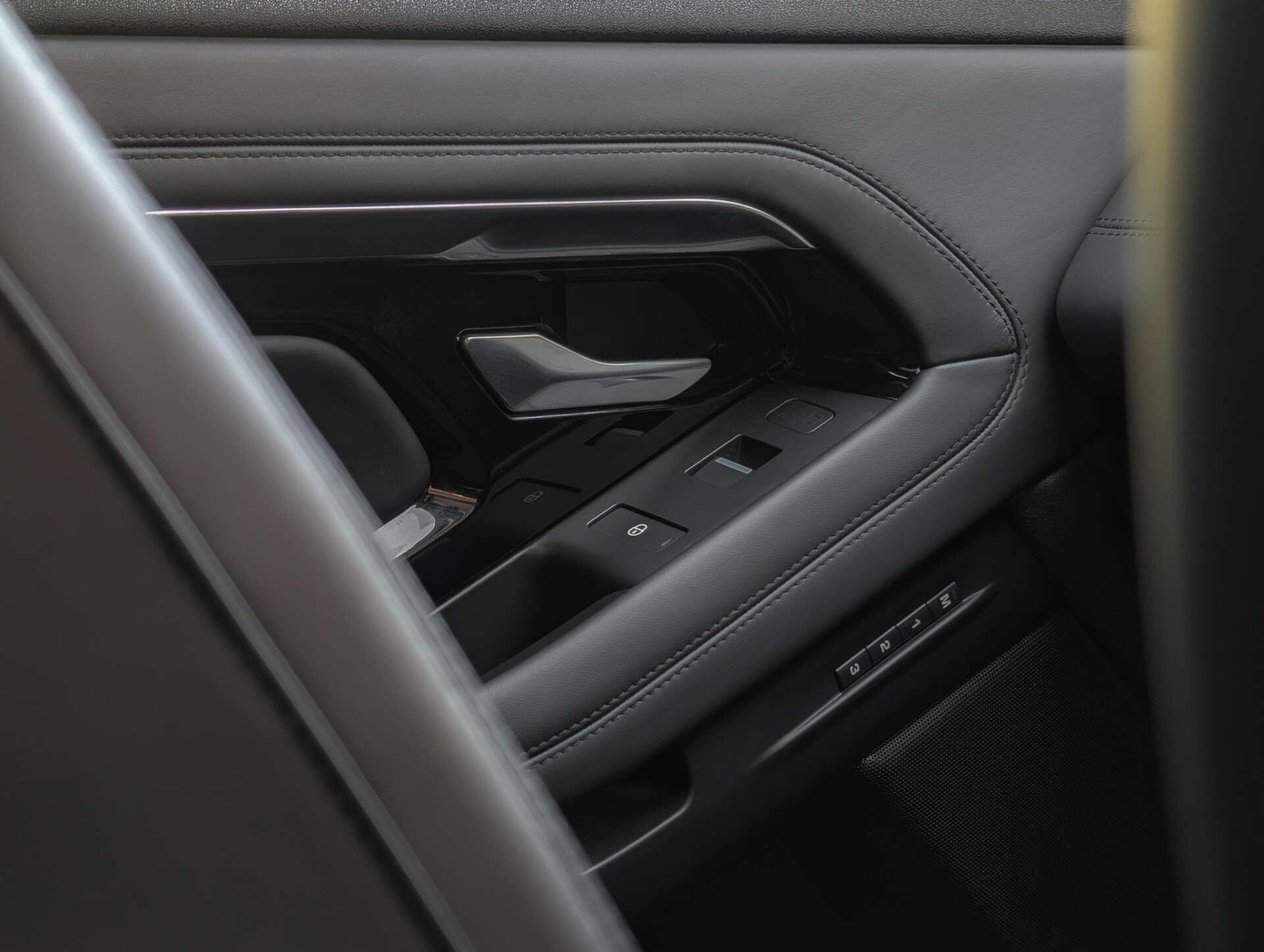 Land Rover Range Rover Evoque view 43