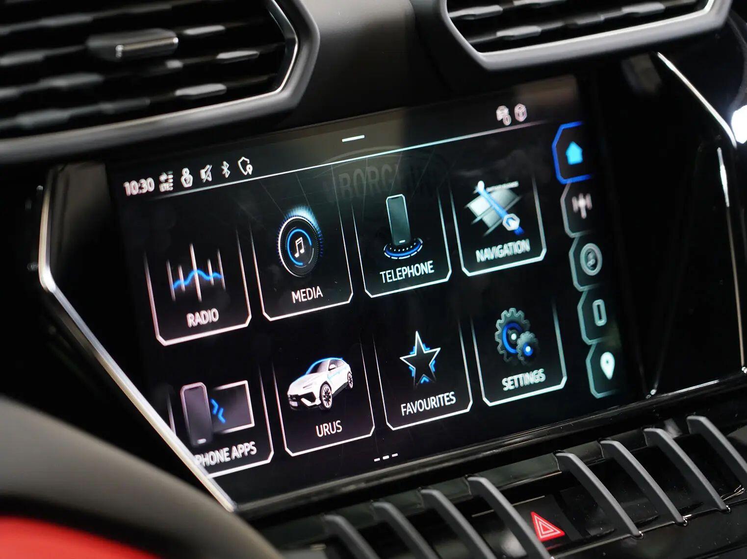 Lamborghini Urus view 29