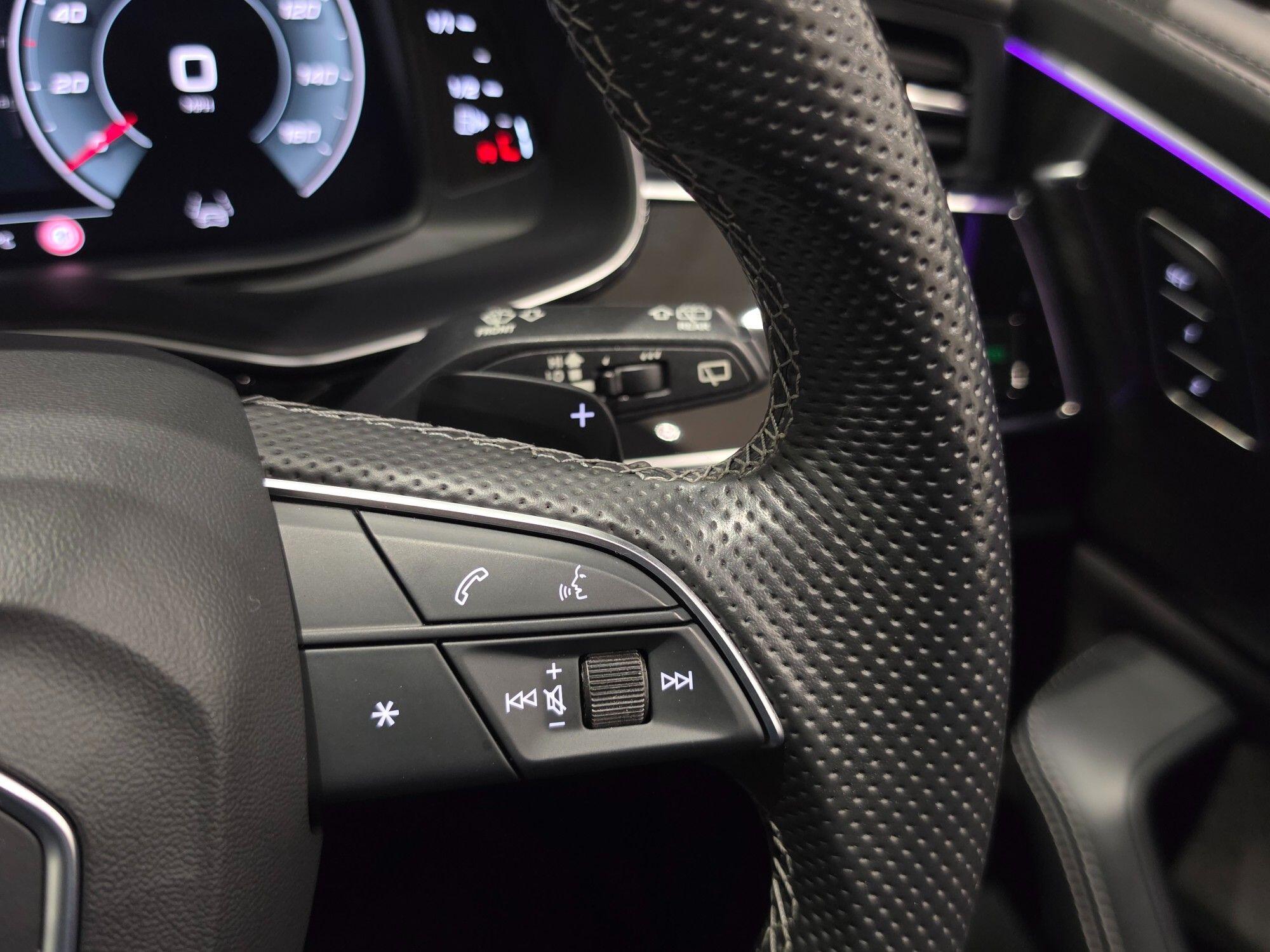 Audi Q8 view 96