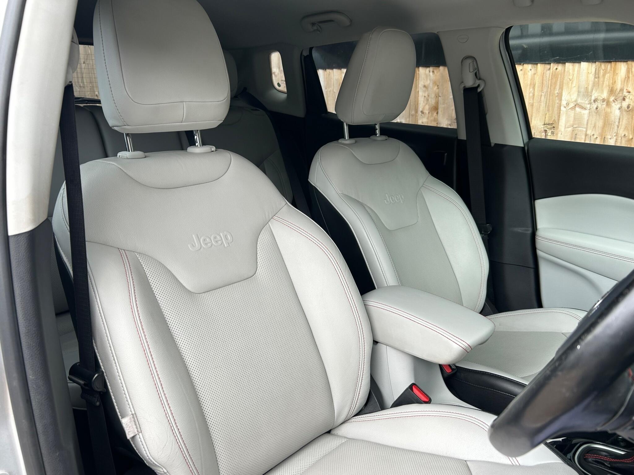 Jeep Compass view 32