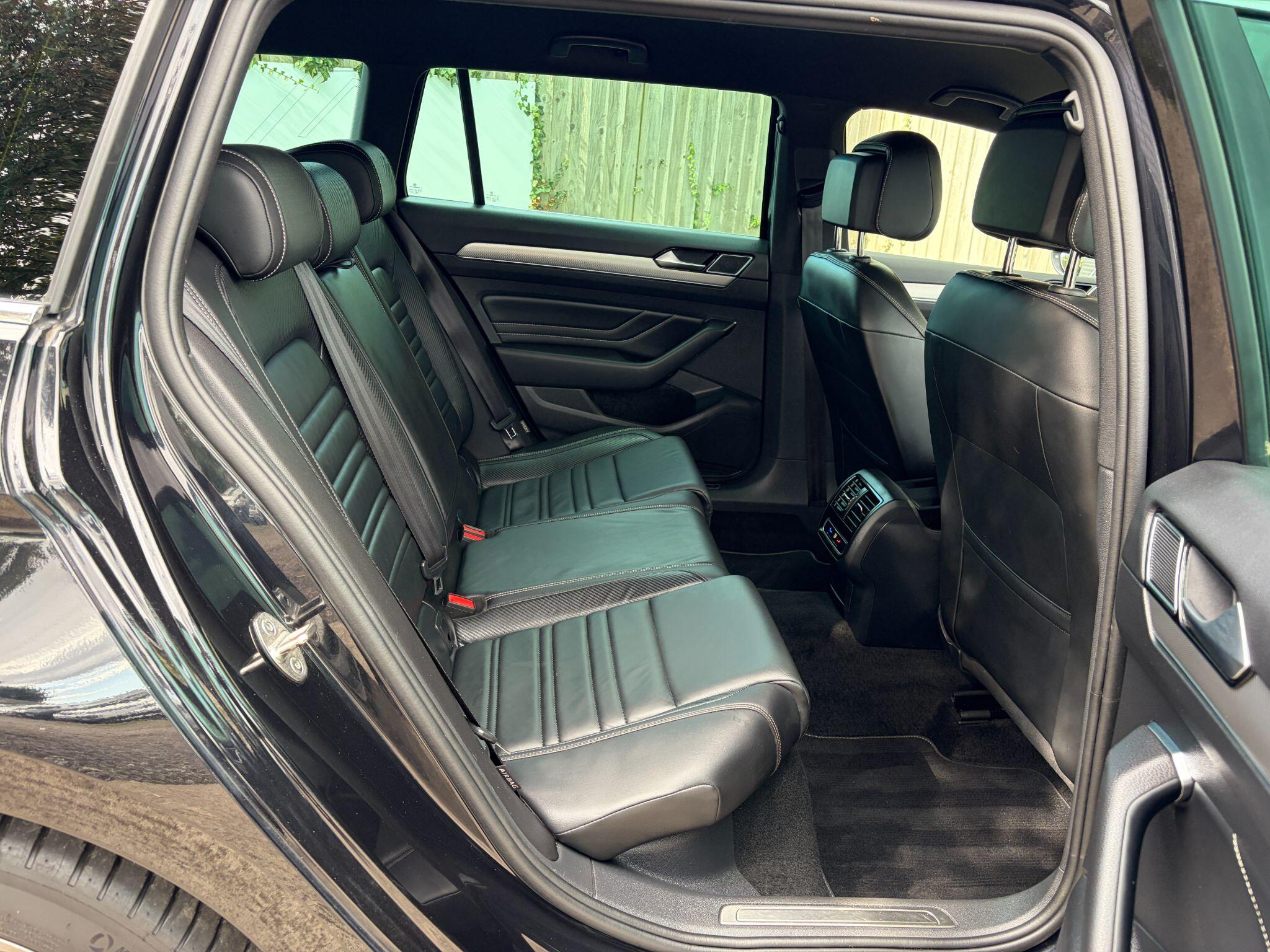 Volkswagen Passat view 11