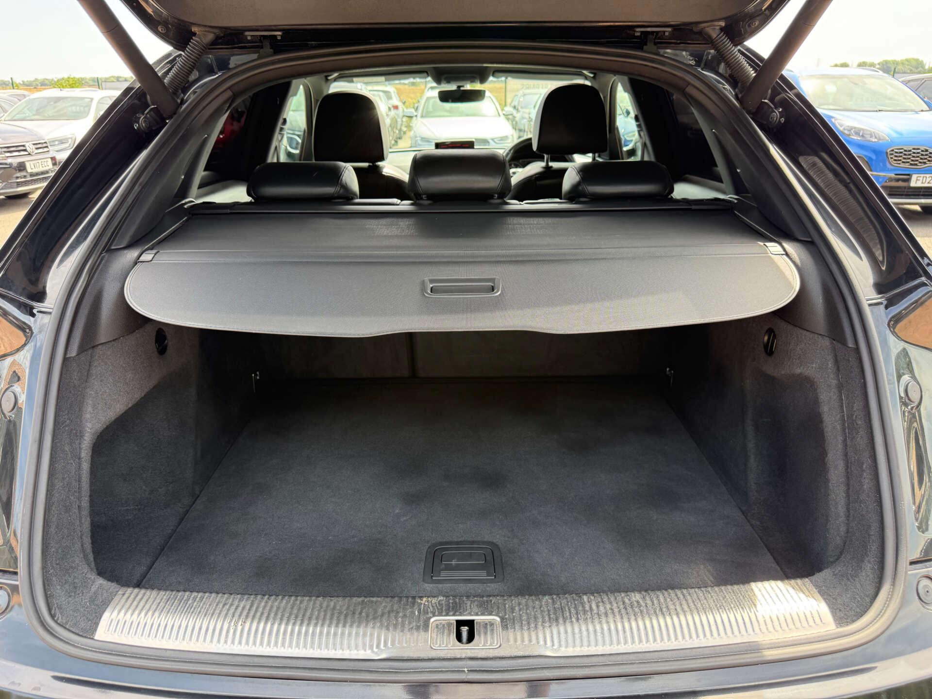 Audi Q3 view 28