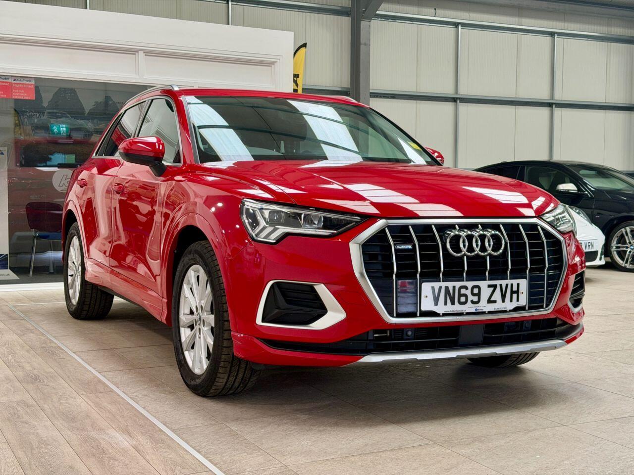 Audi Q3 view 10