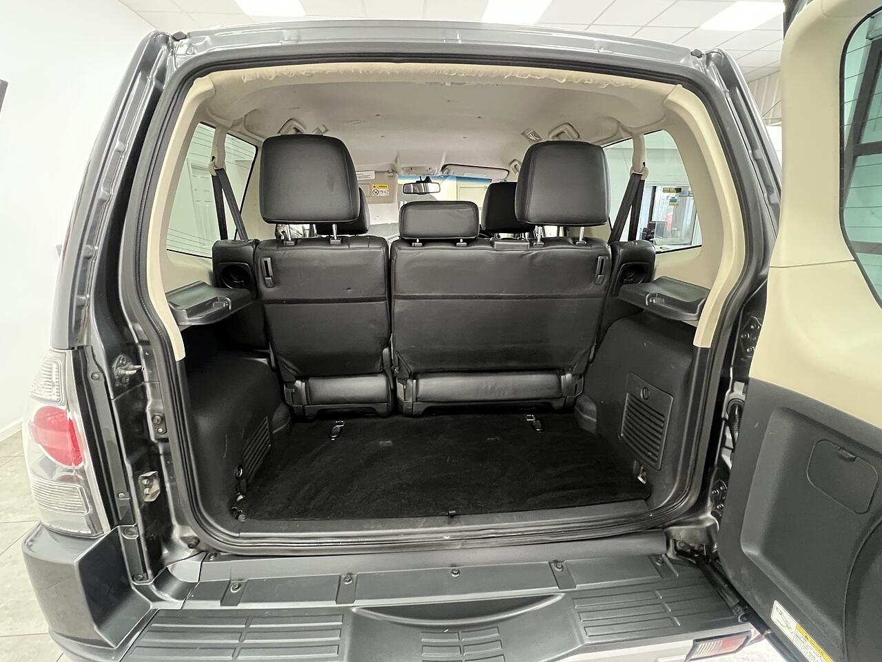 Mitsubishi Shogun view 15