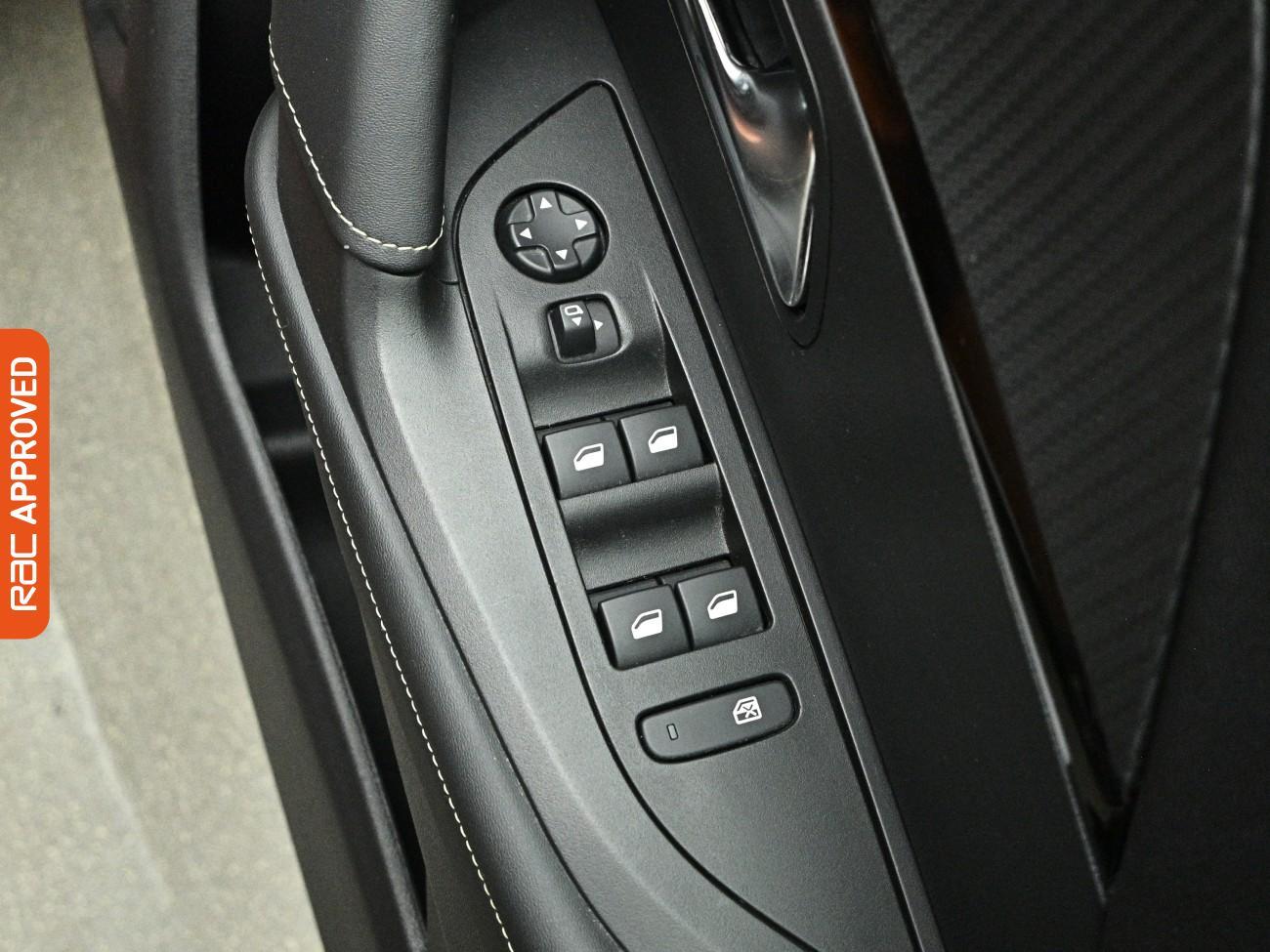 Peugeot e-2008 view 30
