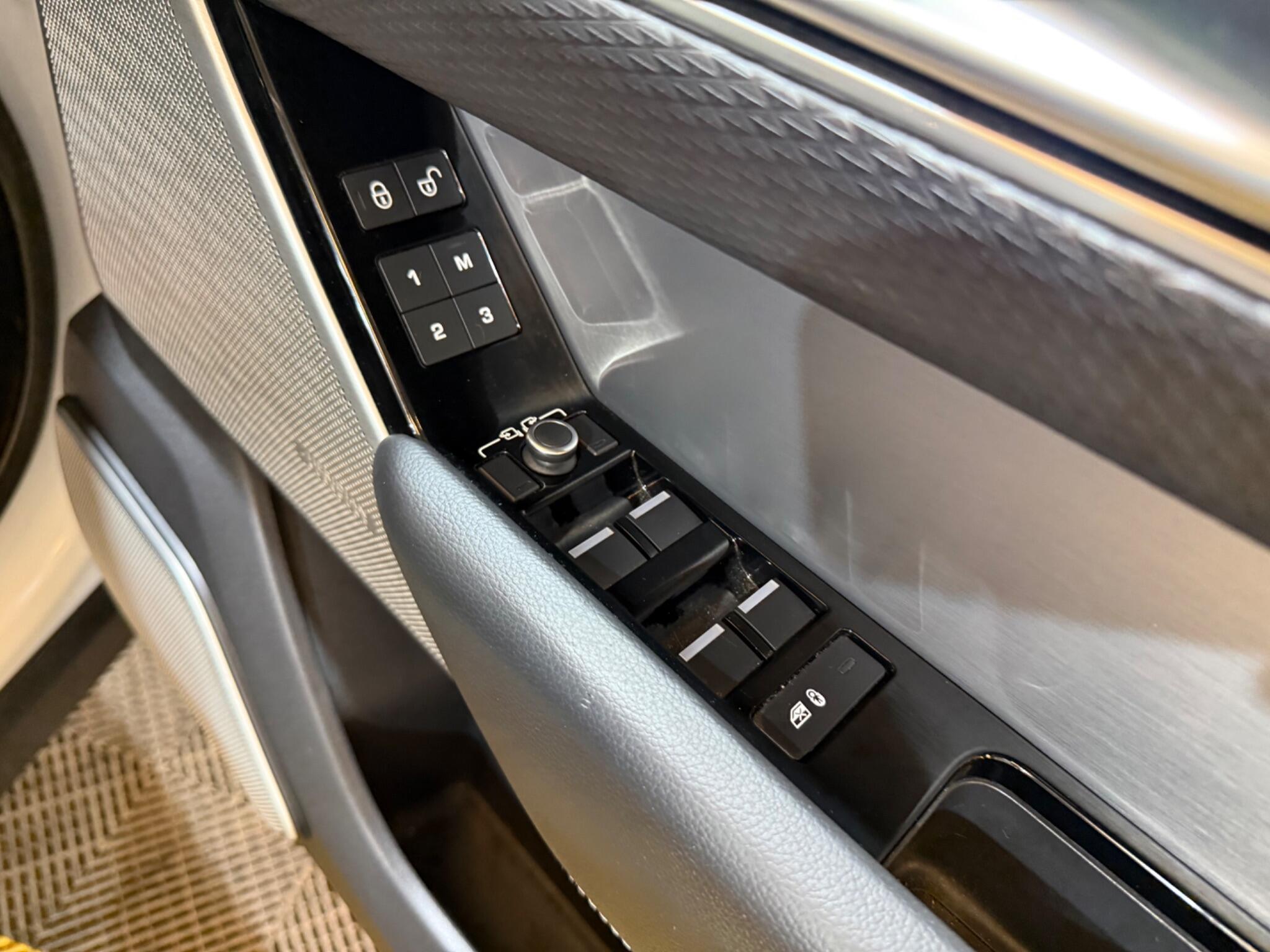 Land Rover Range Rover Velar view 42