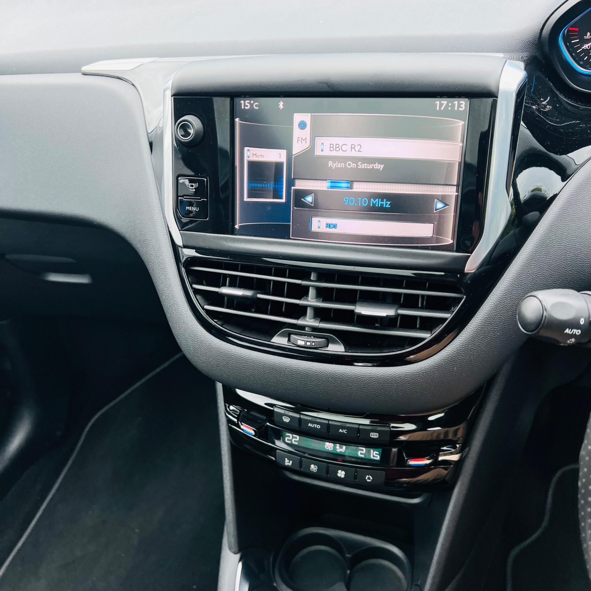 Peugeot 208 view 19