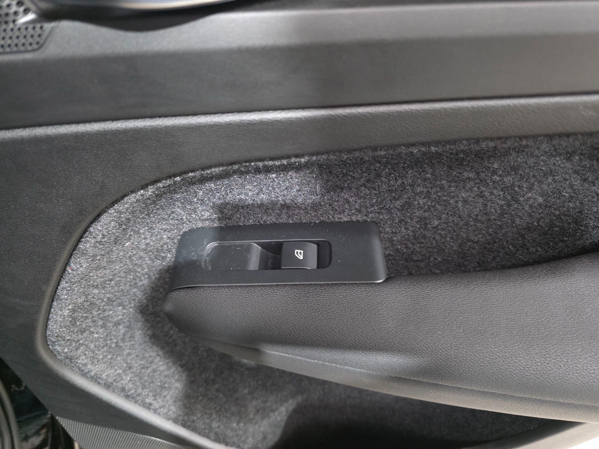 Volvo XC40 view 28