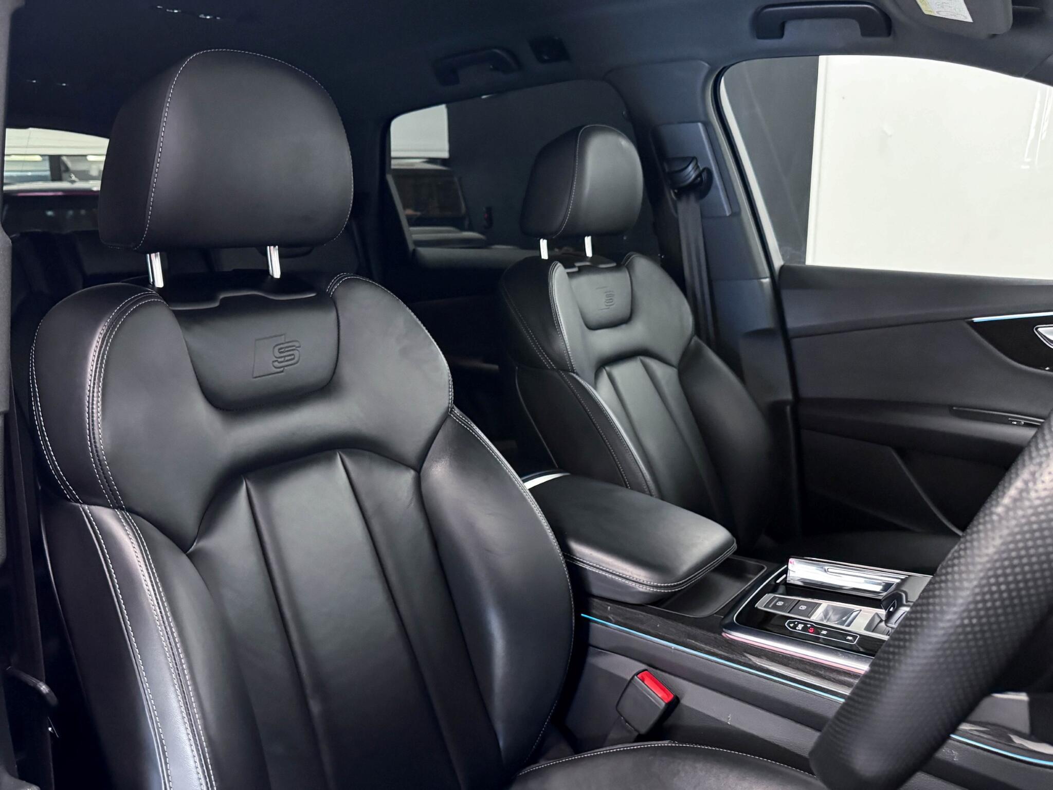 Audi Q7 view 31