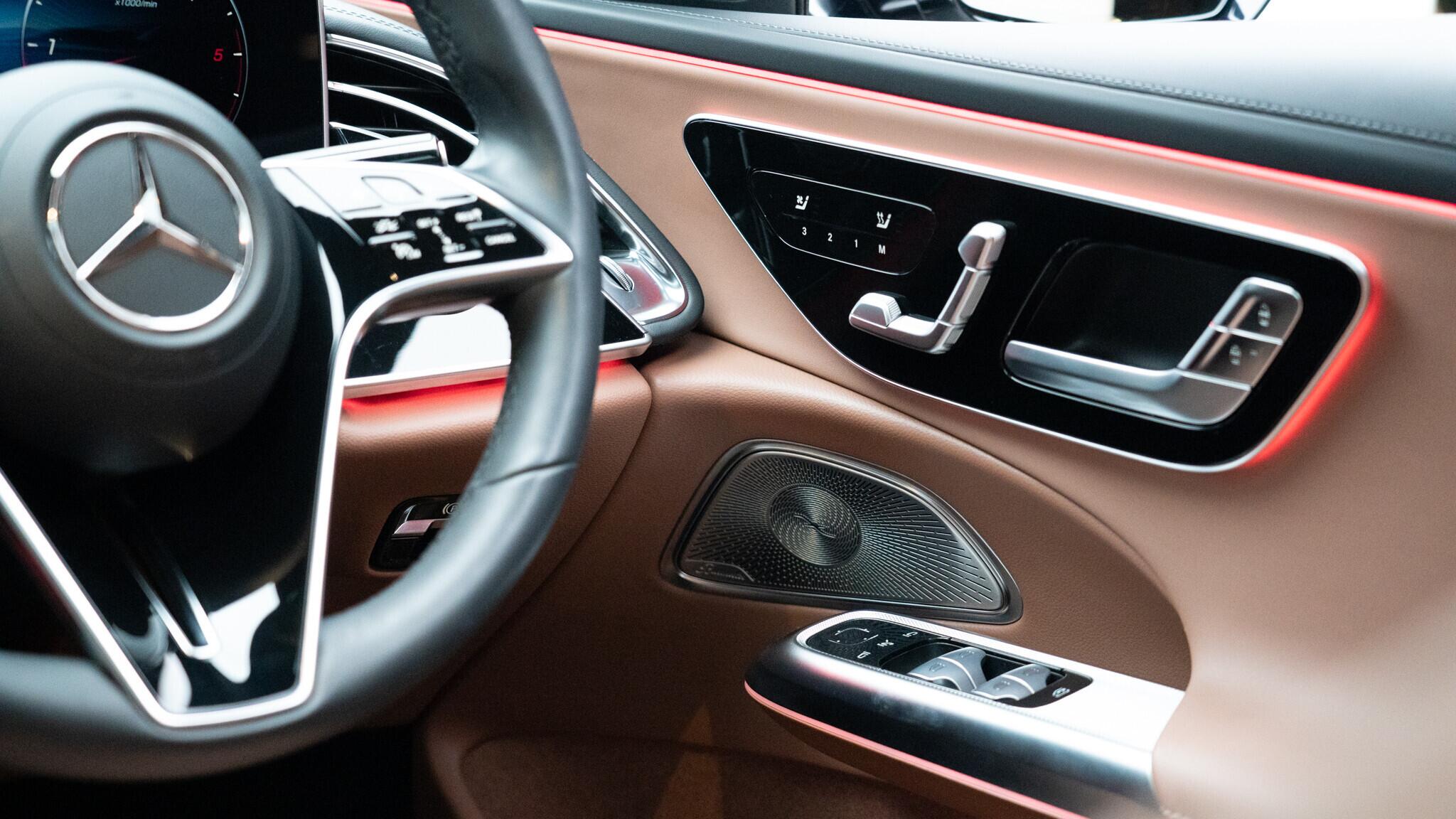 Mercedes-Benz E-Class view 18