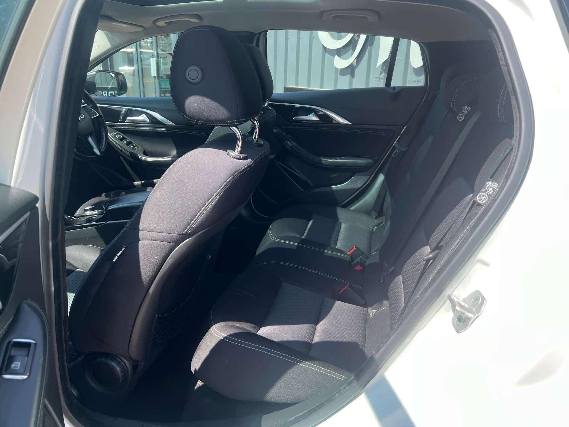 Infiniti Q30 view 38
