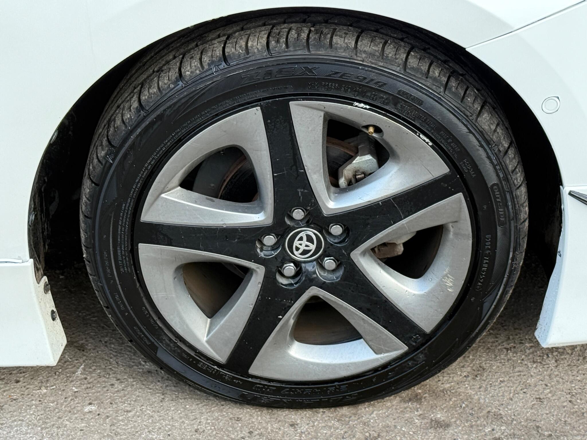 Toyota Prius - Image 29