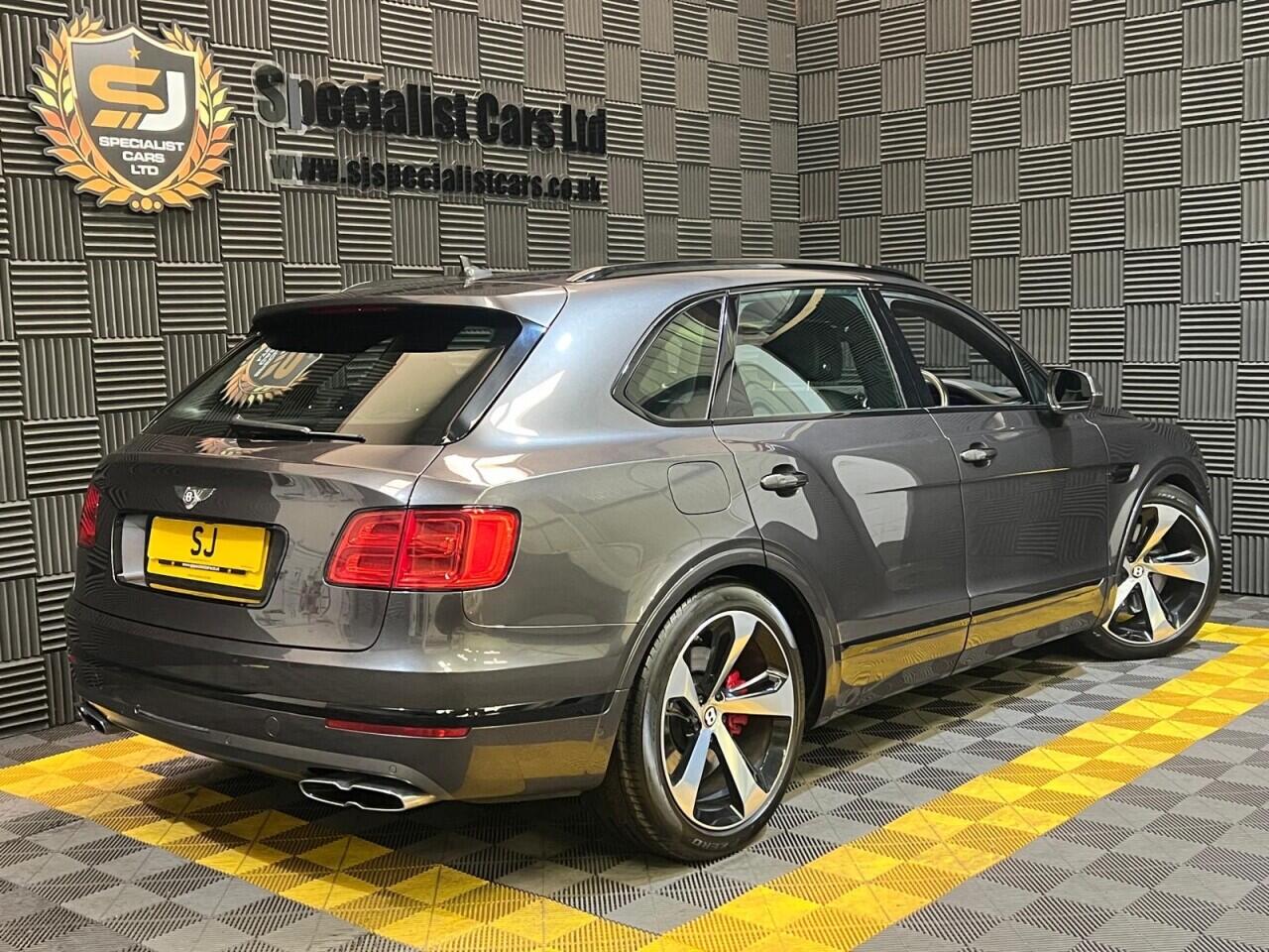 Bentley Bentayga view 15