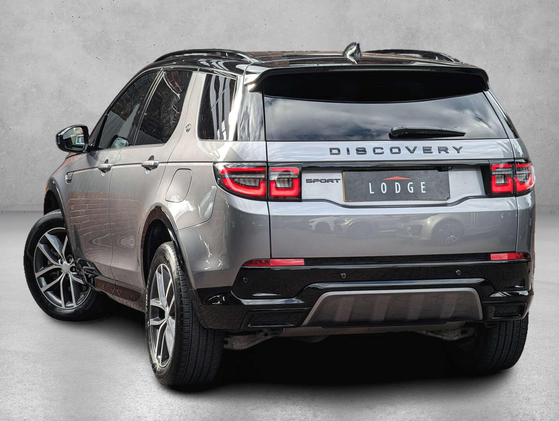 Land Rover Discovery Sport view 5