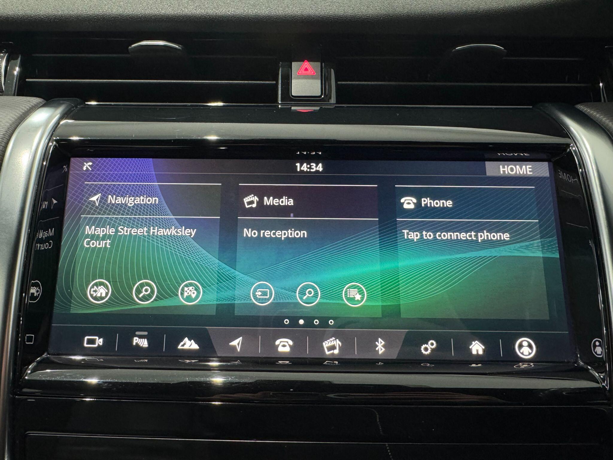Land Rover Discovery Sport view 34