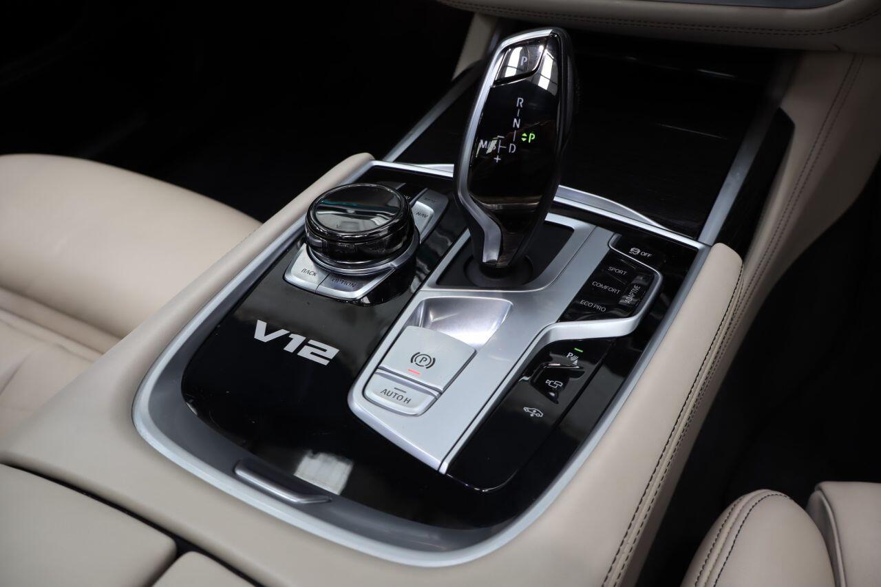 BMW 7 Series view 14