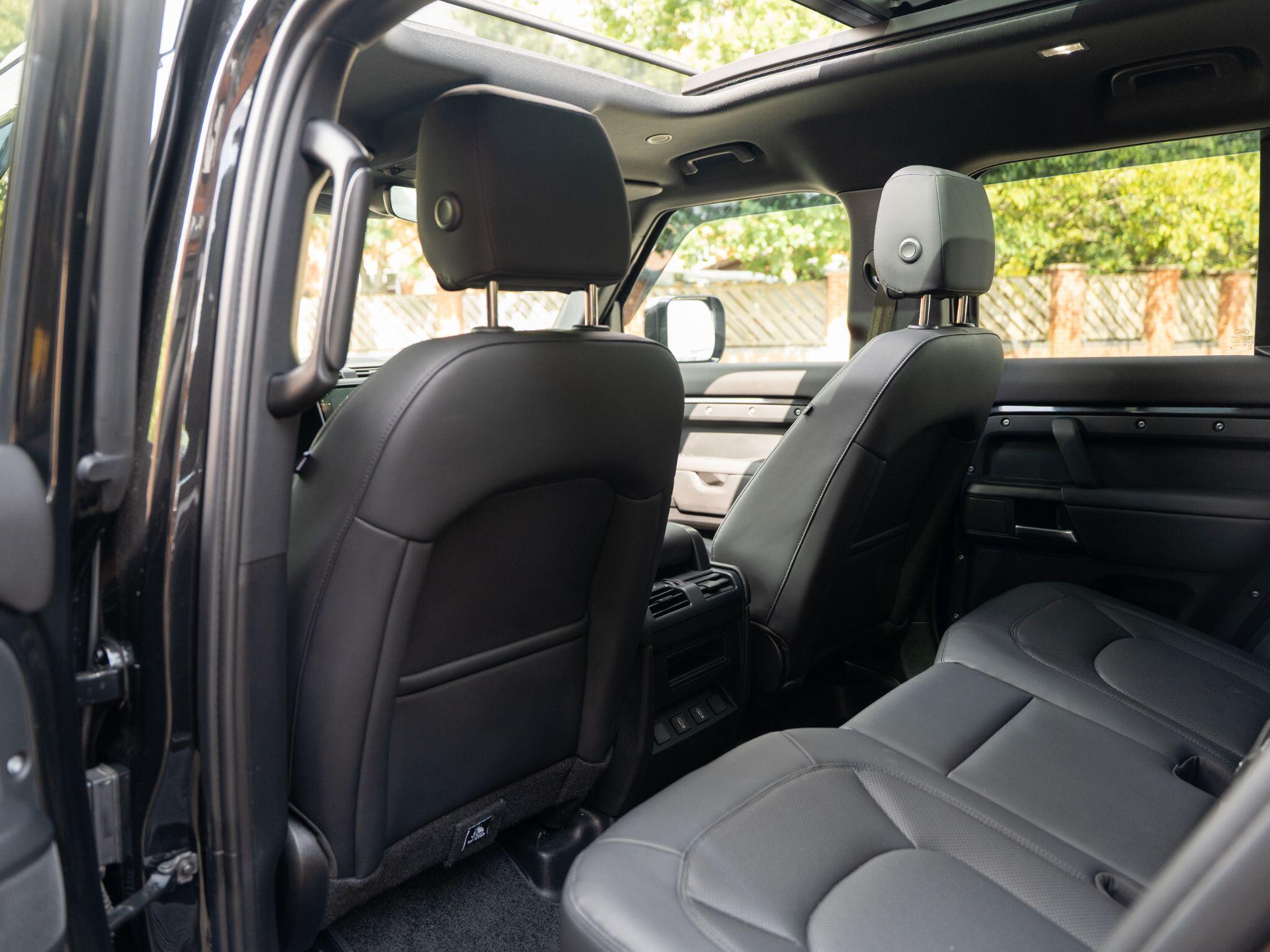 Land Rover Defender 110 view 48
